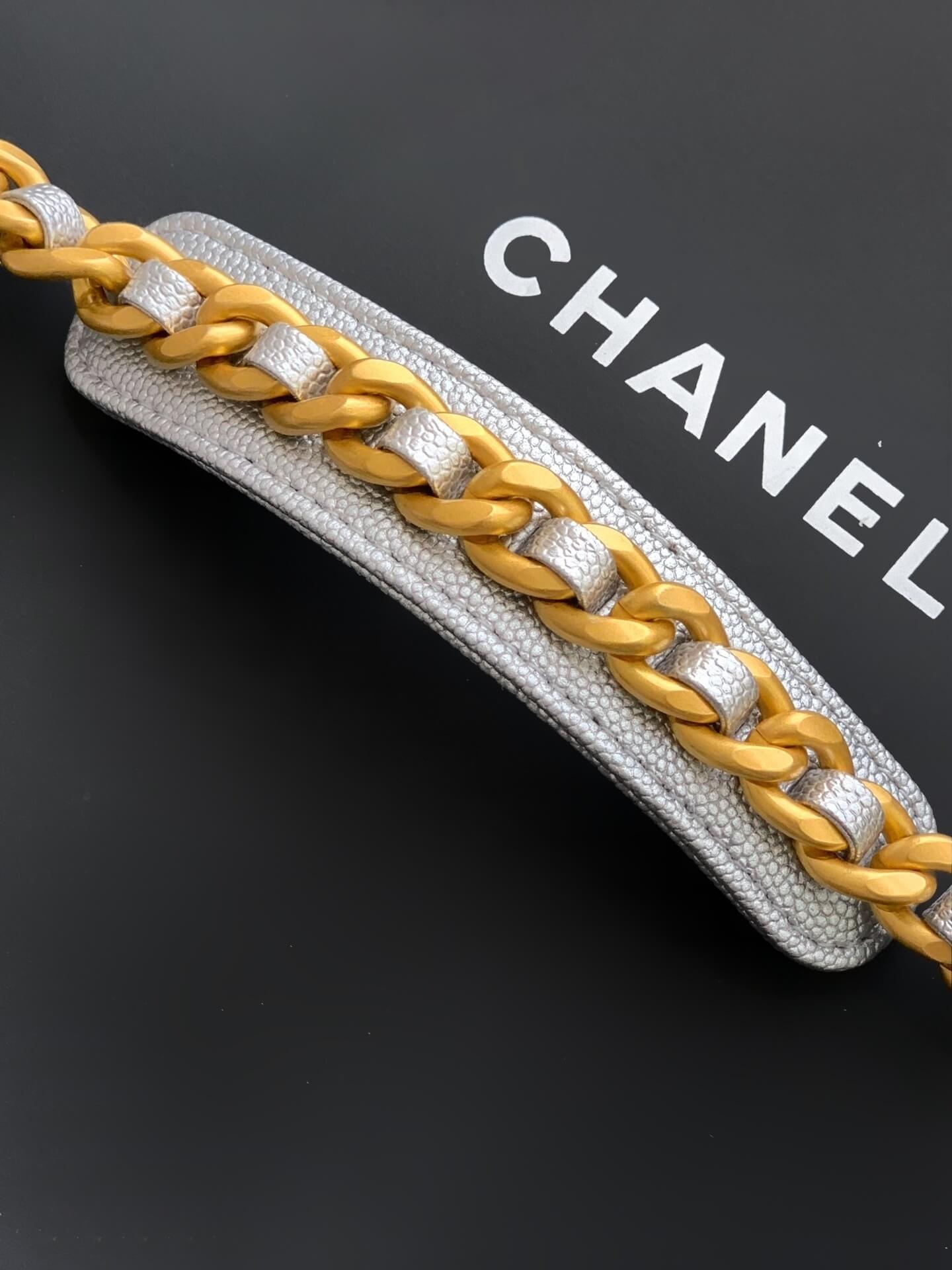 Chanel 25 Small - Medium Shoulder Handbag Grained Calfskin & Gold-Tone Metal - Image 85