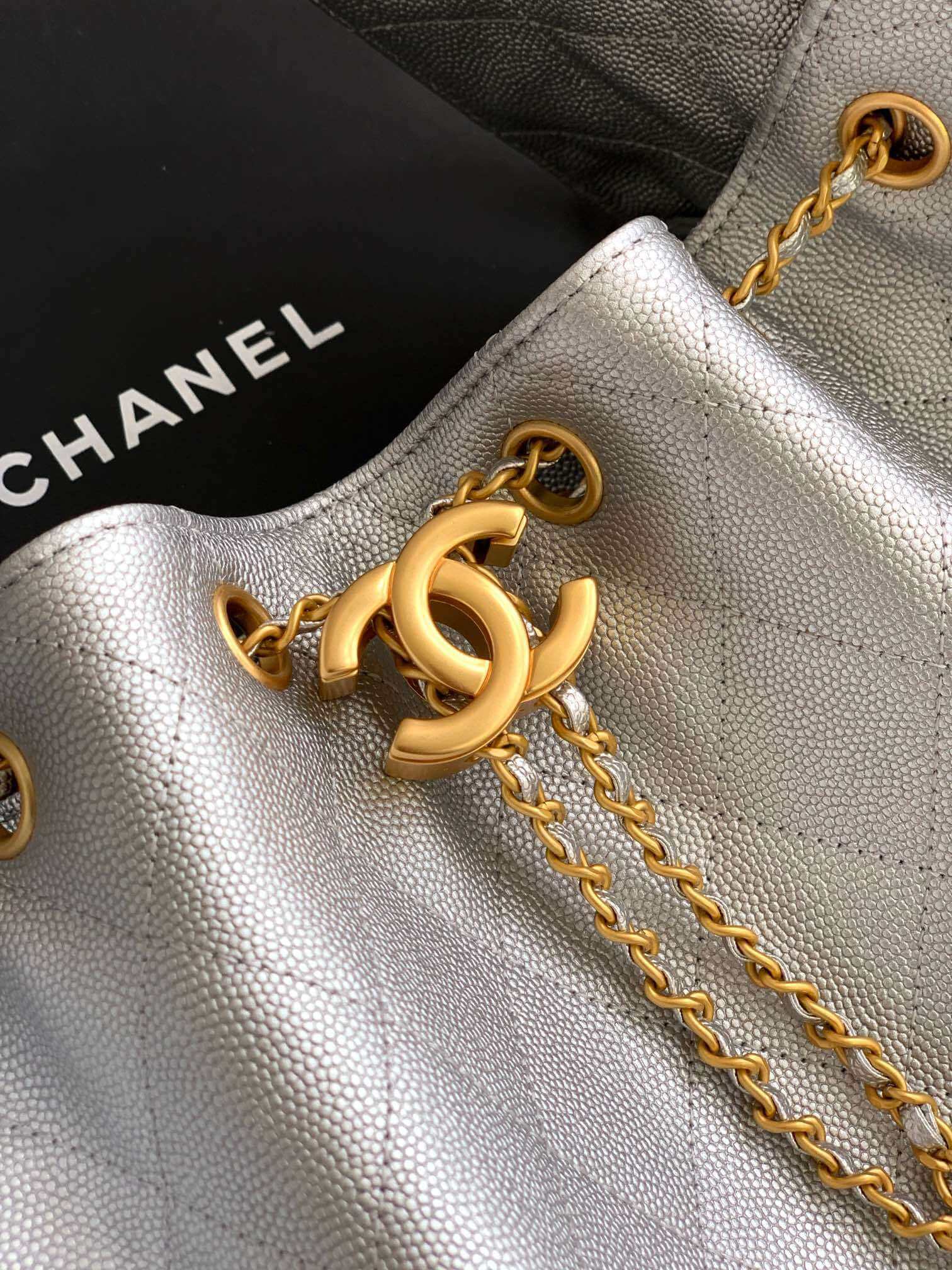 Chanel 25 Small - Medium Shoulder Handbag Grained Calfskin & Gold-Tone Metal - Image 84