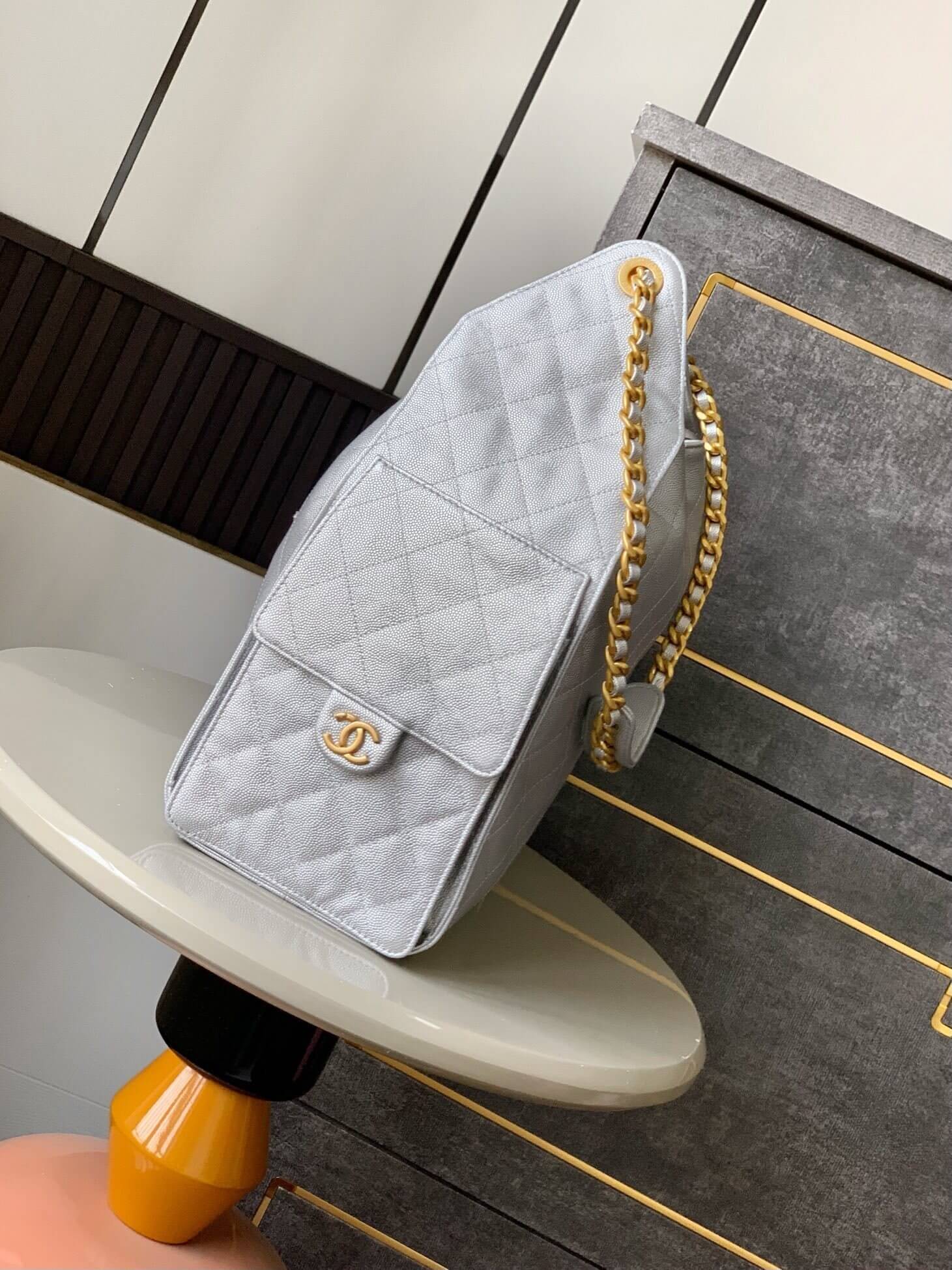 Chanel 25 Small - Medium Shoulder Handbag Grained Calfskin & Gold-Tone Metal - Image 87