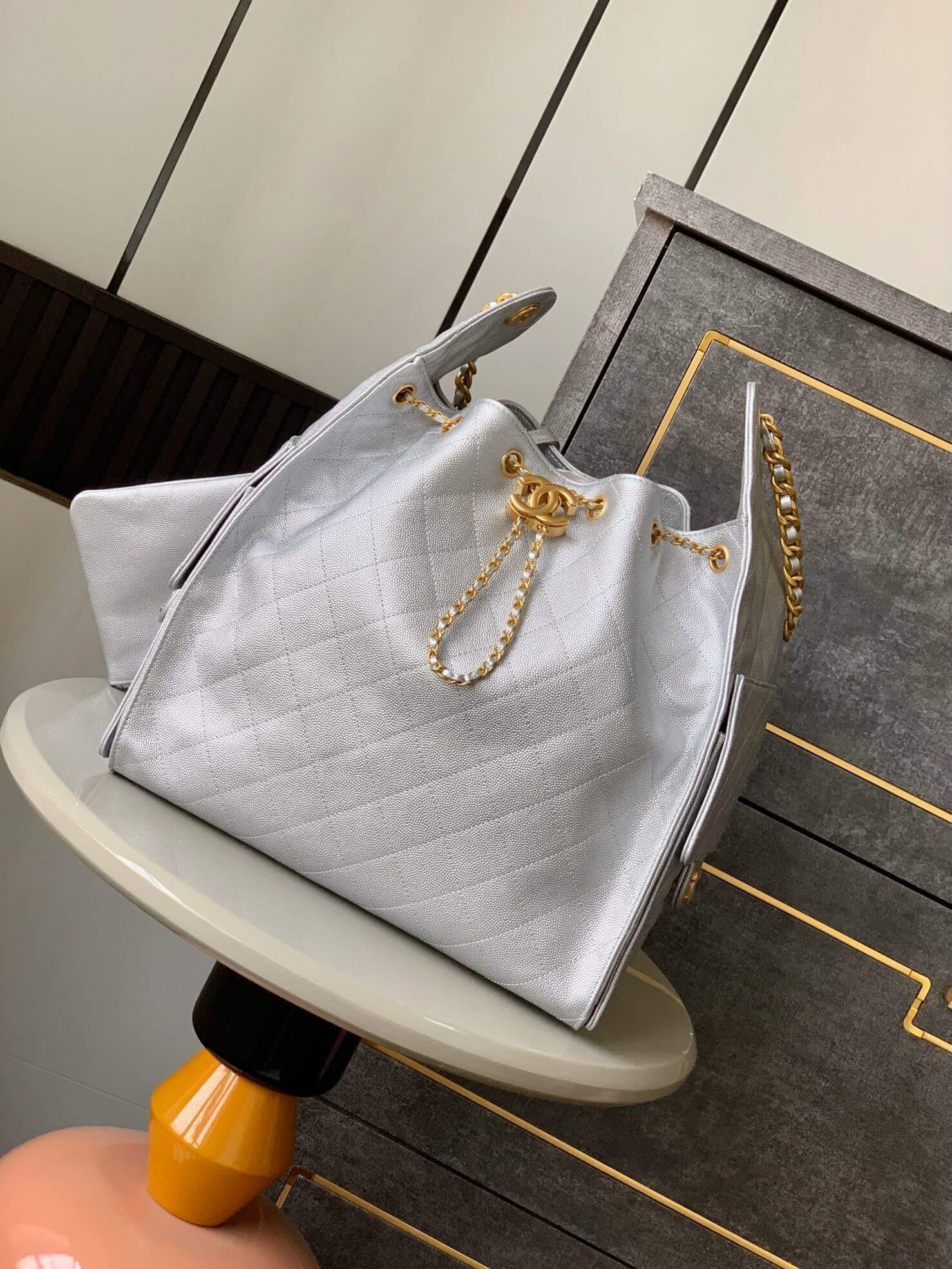 Chanel 25 Small - Medium Shoulder Handbag Grained Calfskin & Gold-Tone Metal - Image 80