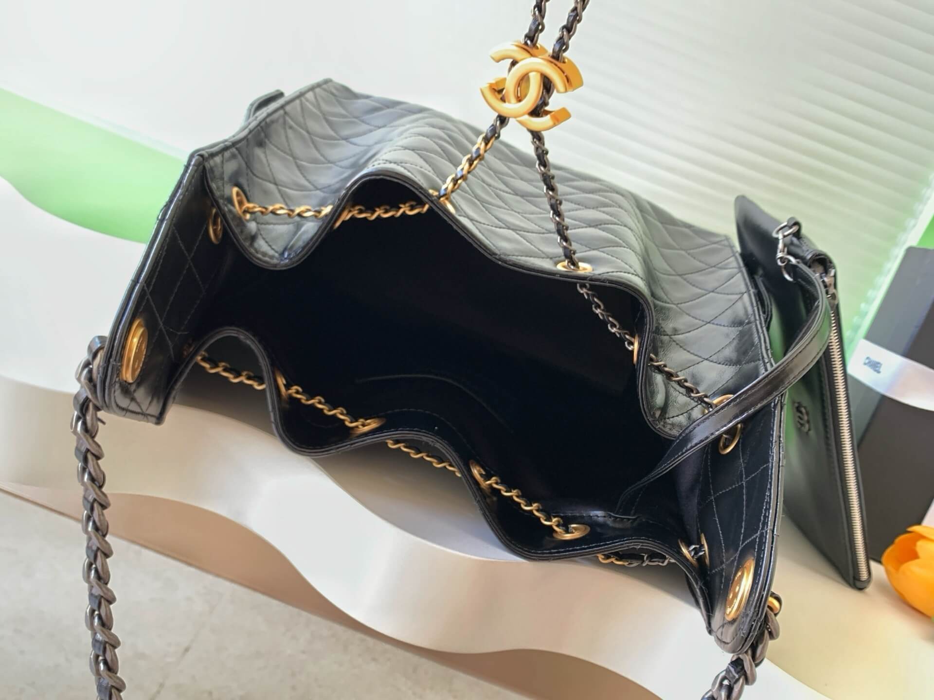 Chanel 25 Small - Medium Shoulder Handbag Shiny Crumpled Calfskin, Gold/Silver-Tone & Ruthenium-Finish Metal Black - Image 3