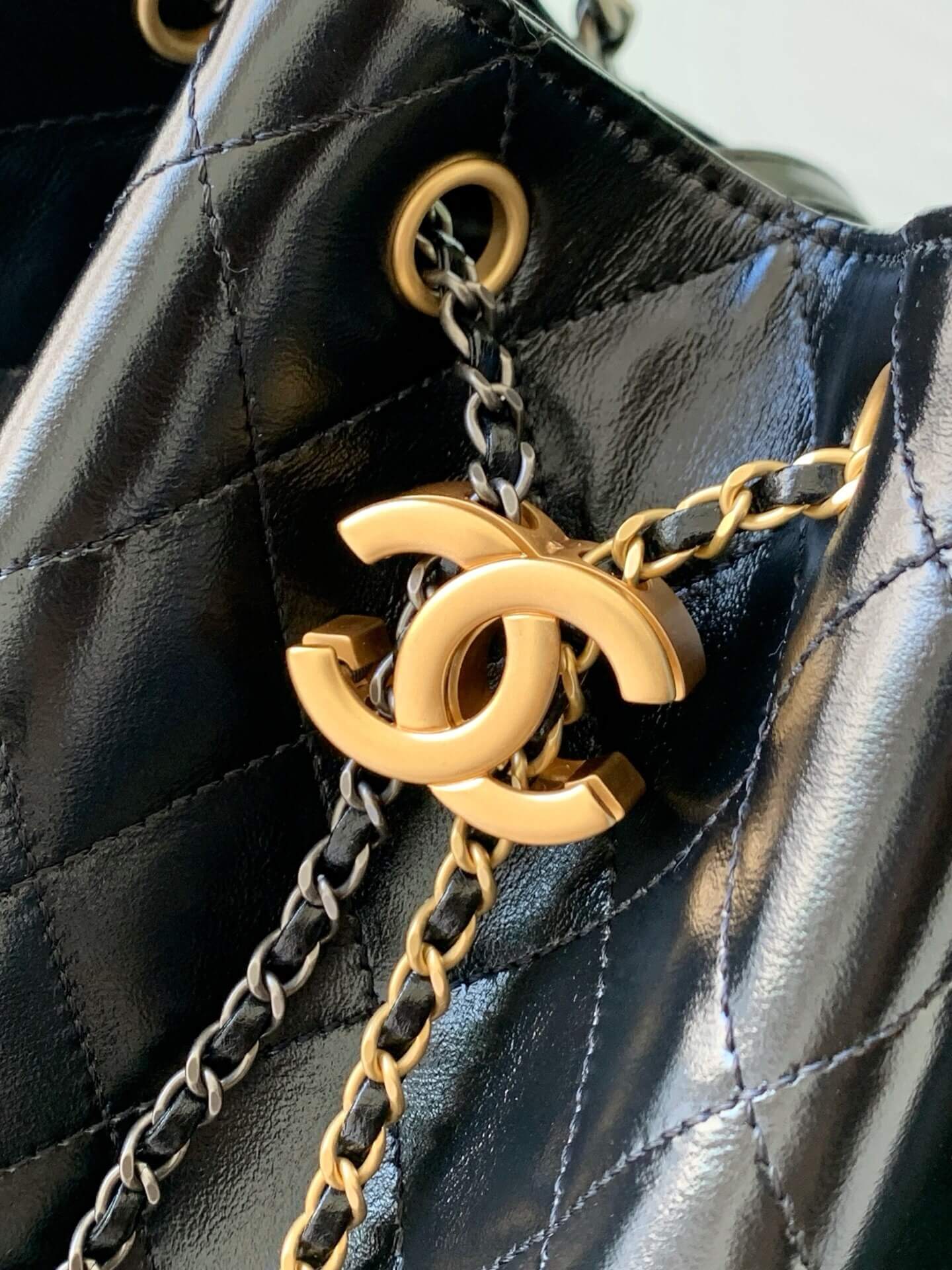 Chanel 25 Small - Medium Shoulder Handbag Shiny Crumpled Calfskin, Gold/Silver-Tone & Ruthenium-Finish Metal Black - Image 5