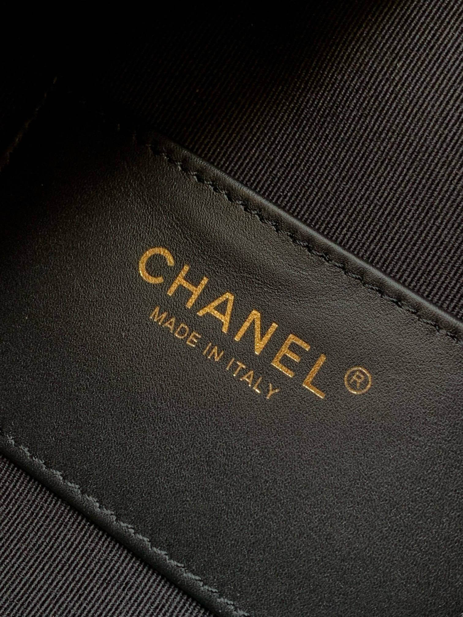 Chanel 25 Small - Medium Shoulder Handbag Shiny Crumpled Calfskin, Gold-Tone & Ruthenium-Finish Metal Black - Image 4