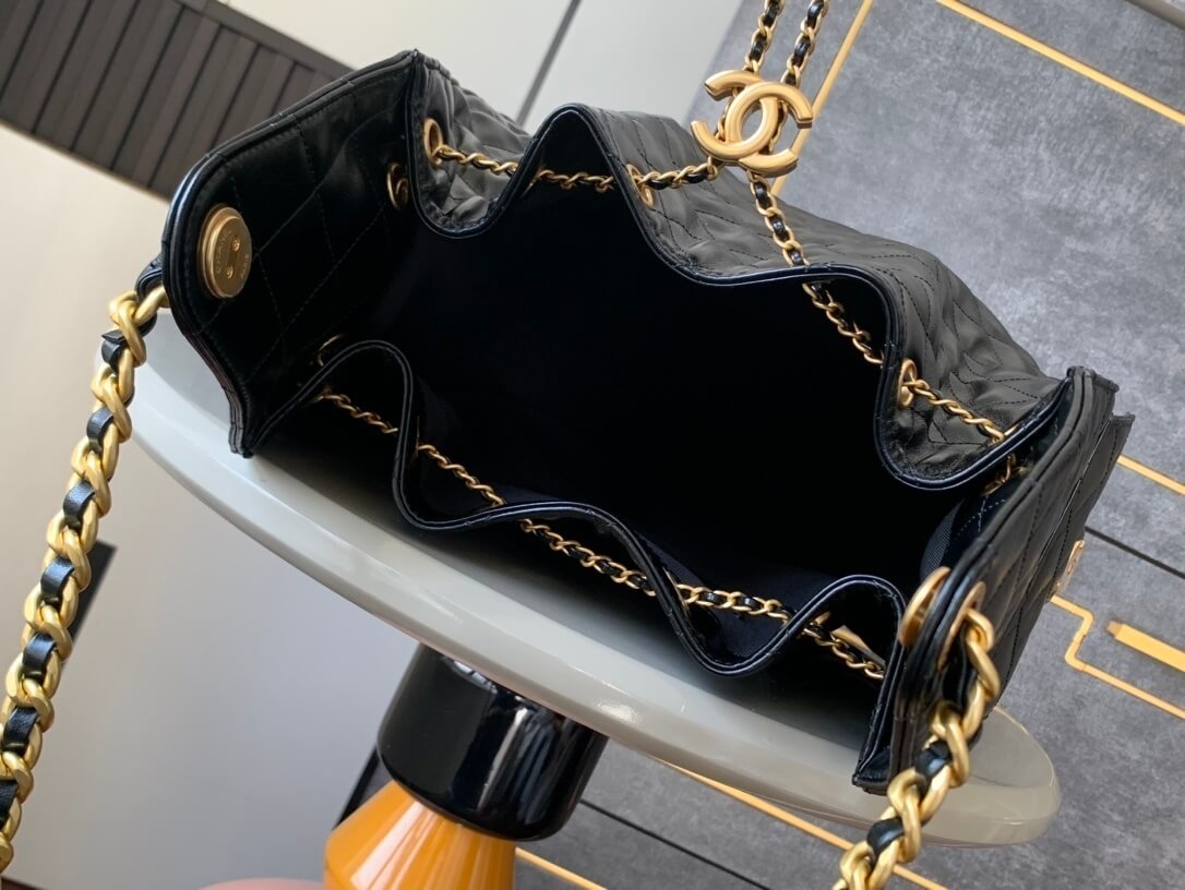 Chanel 25 Small - Medium Shoulder Handbag Shiny Crumpled Calfskin, Gold-Tone & Ruthenium-Finish Metal Black - Image 3