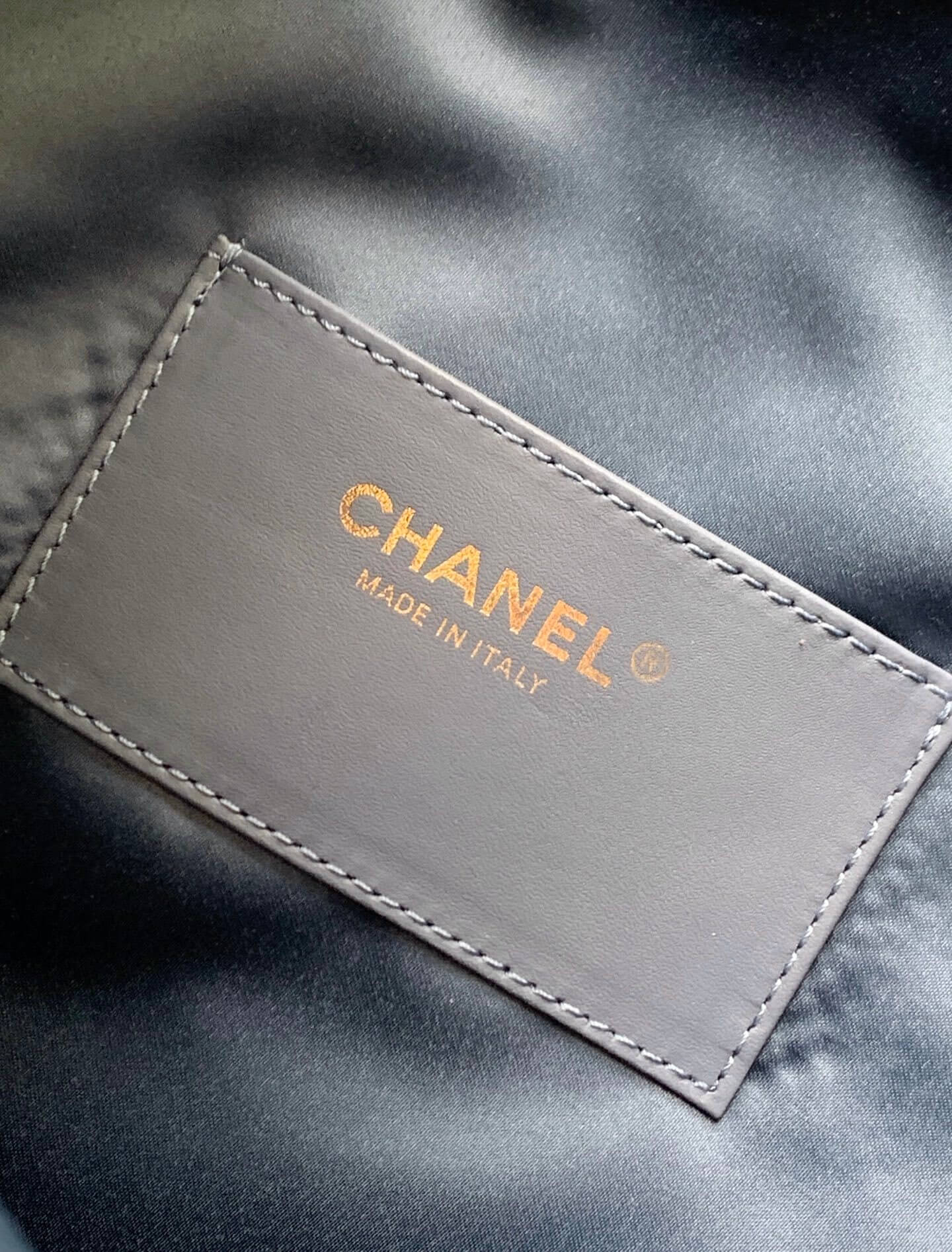 Chanel 25 Small - Medium Shoulder Handbag Suede Calfskin & Gold Metal - Image 102