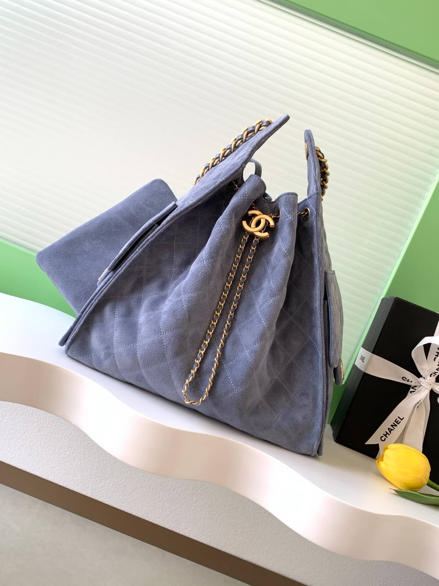 Chanel 25 Small - Medium Shoulder Handbag Suede Calfskin & Gold Metal - Image 99