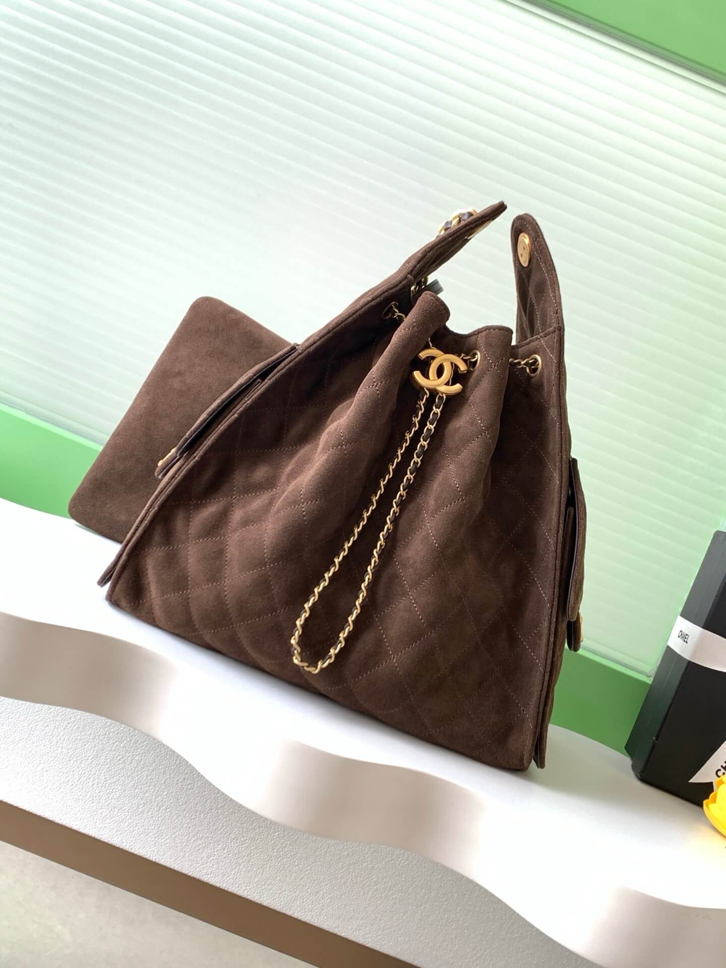 Chanel 25 Small - Medium Shoulder Handbag Suede Calfskin & Gold Metal - Image 189