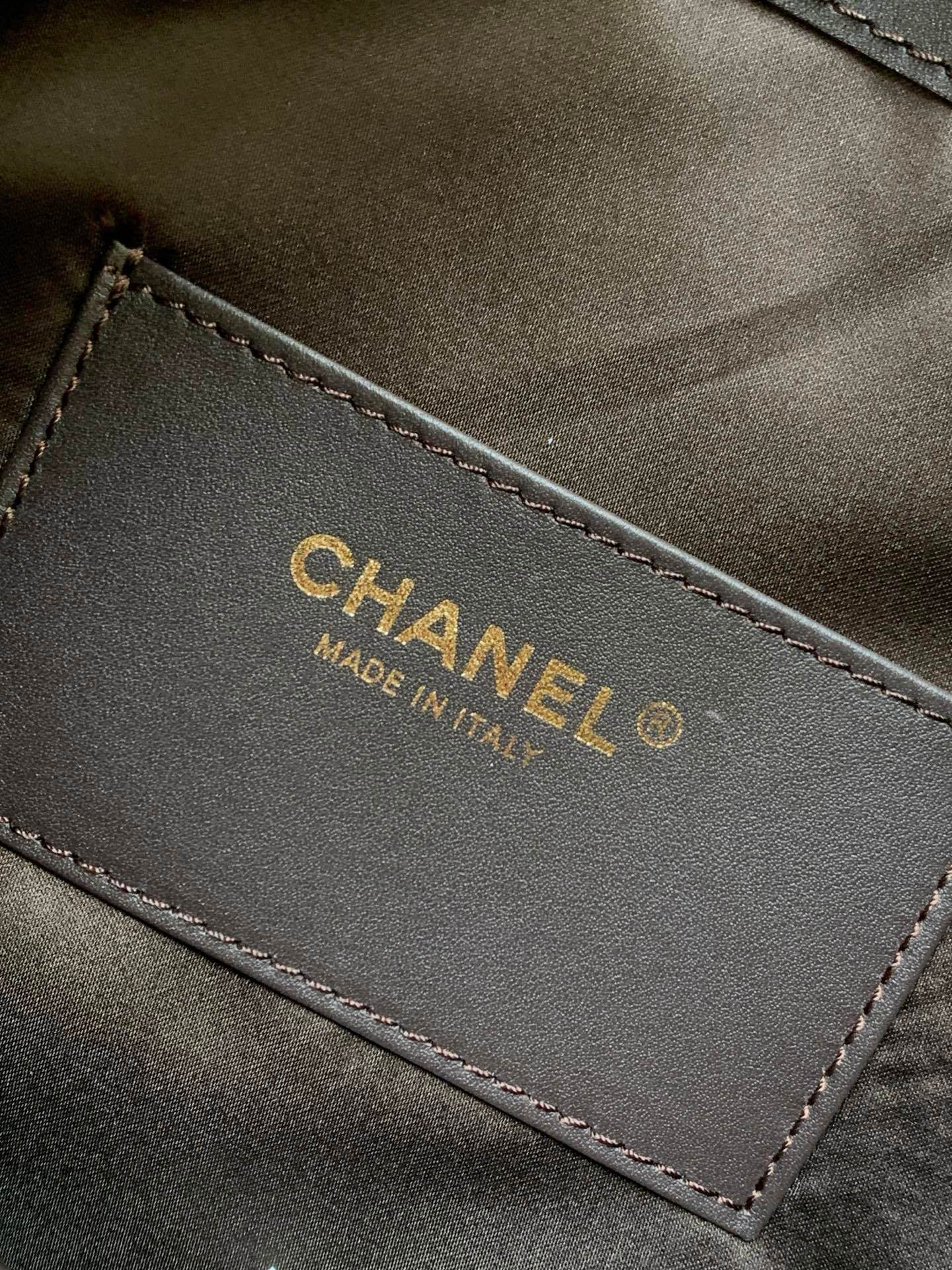 Chanel 25 Small - Medium Shoulder Handbag Suede Calfskin & Gold Metal - Image 193