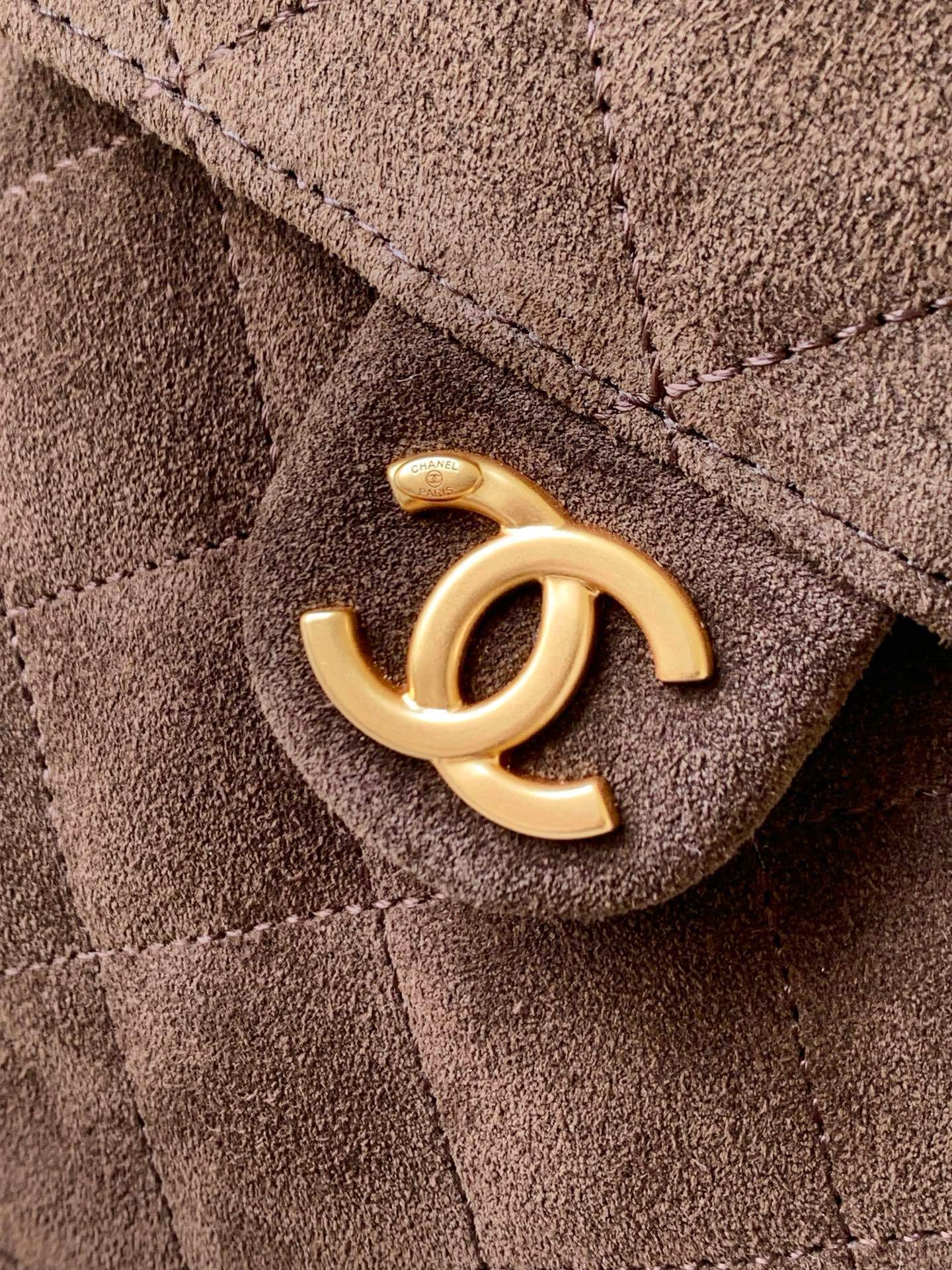 Chanel 25 Small - Medium Shoulder Handbag Suede Calfskin & Gold Metal - Image 195
