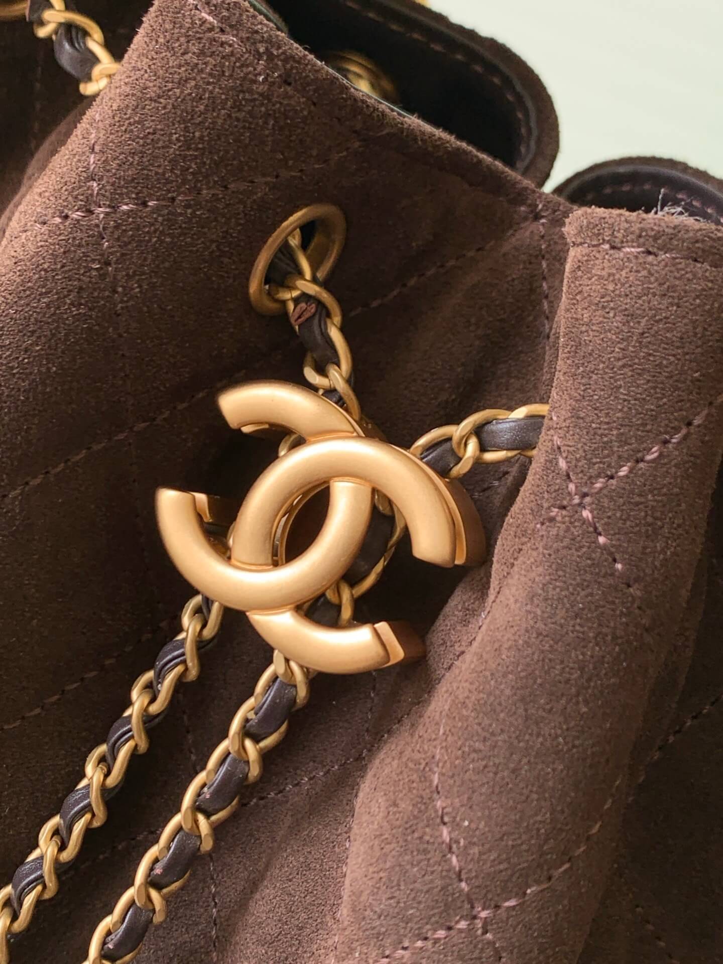 Chanel 25 Small - Medium Shoulder Handbag Suede Calfskin & Gold Metal - Image 194