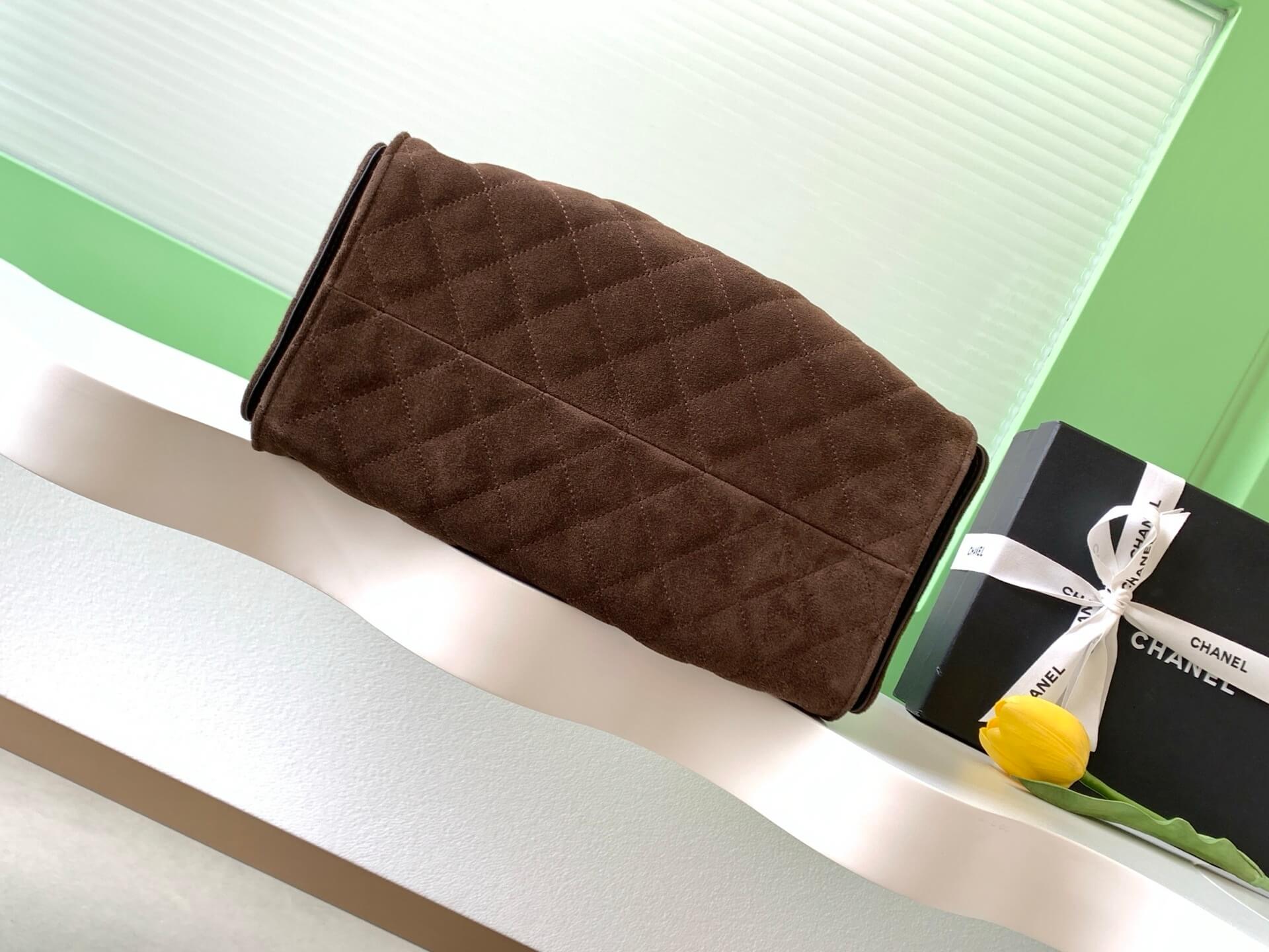 Chanel 25 Small - Medium Shoulder Handbag Suede Calfskin & Gold Metal - Image 197