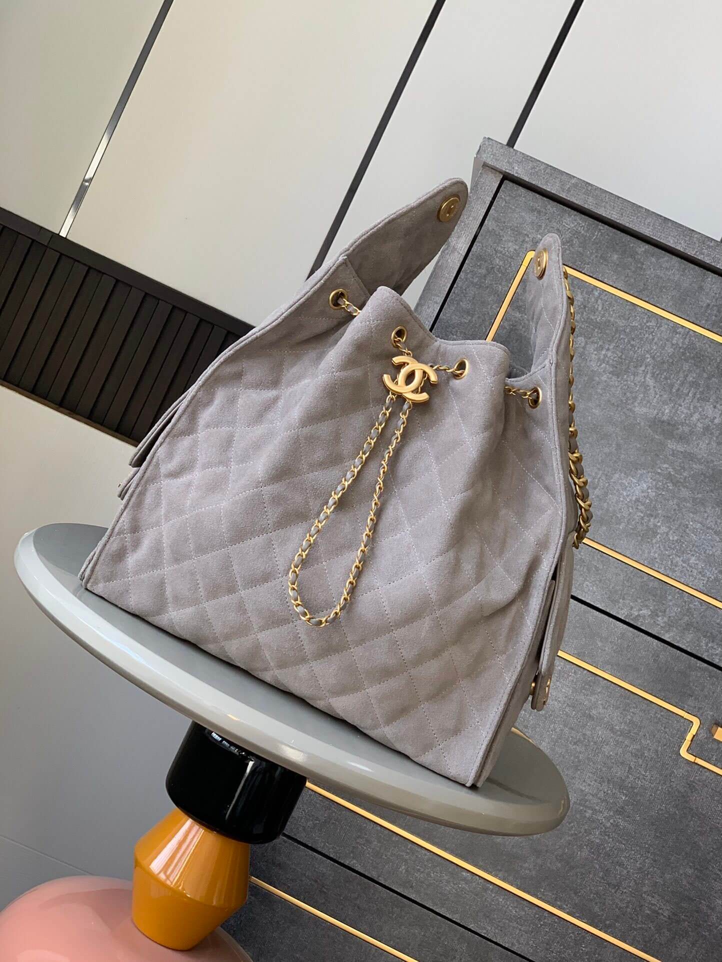 Chanel 25 Small - Medium Shoulder Handbag Suede Calfskin & Gold Metal - Image 117