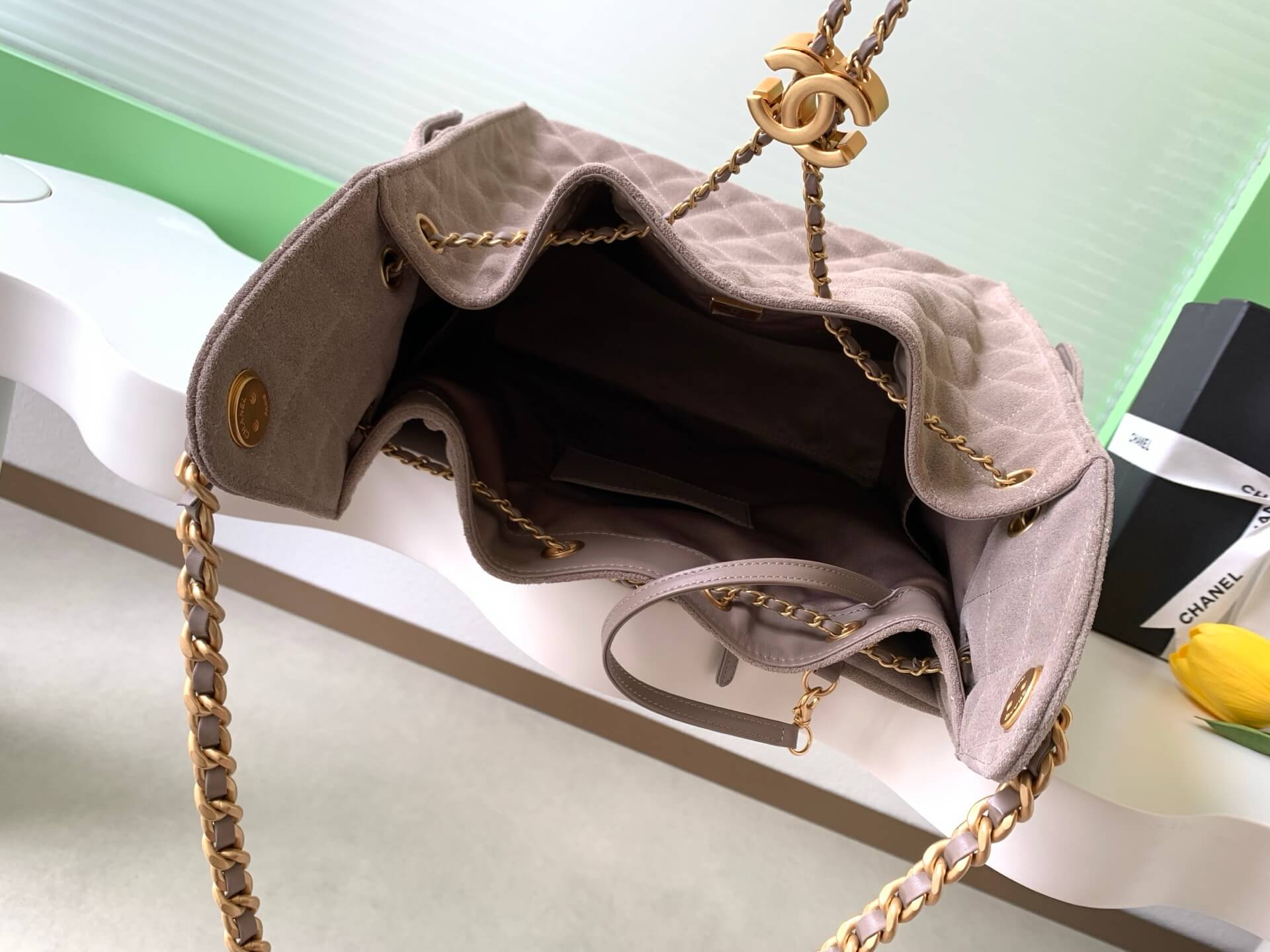 Chanel 25 Small - Medium Shoulder Handbag Suede Calfskin & Gold Metal - Image 173
