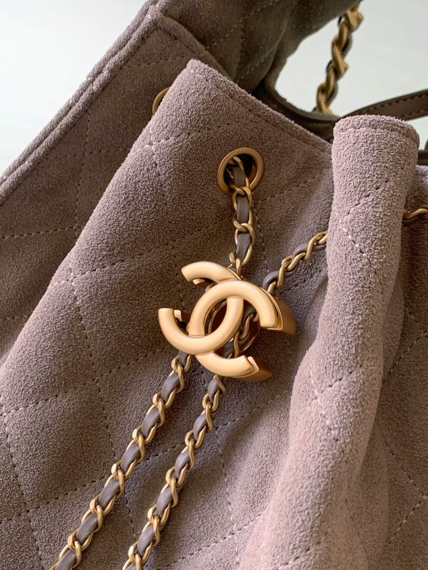 Chanel 25 Small - Medium Shoulder Handbag Suede Calfskin & Gold Metal - Image 175
