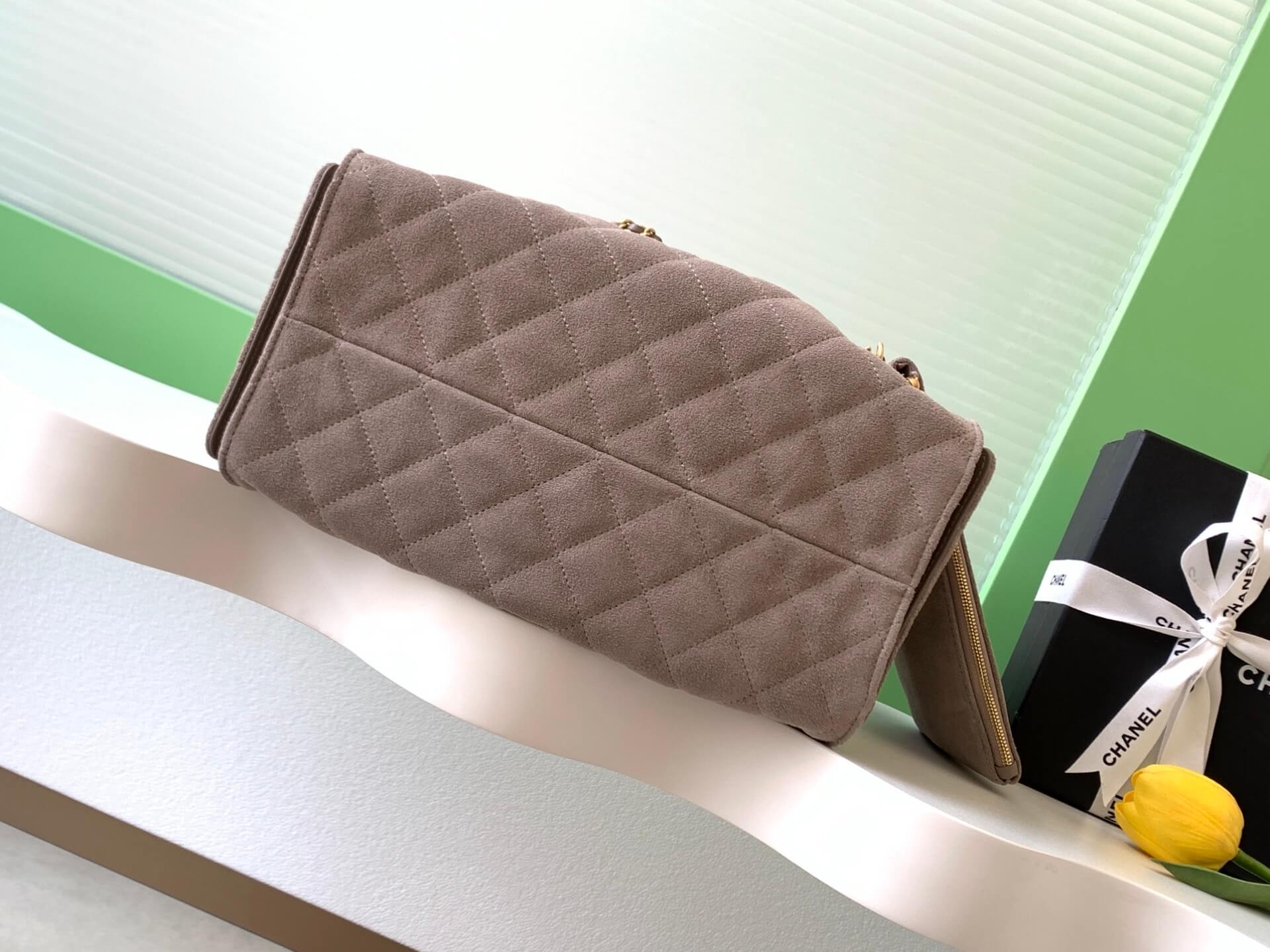 Chanel 25 Small - Medium Shoulder Handbag Suede Calfskin & Gold Metal - Image 179