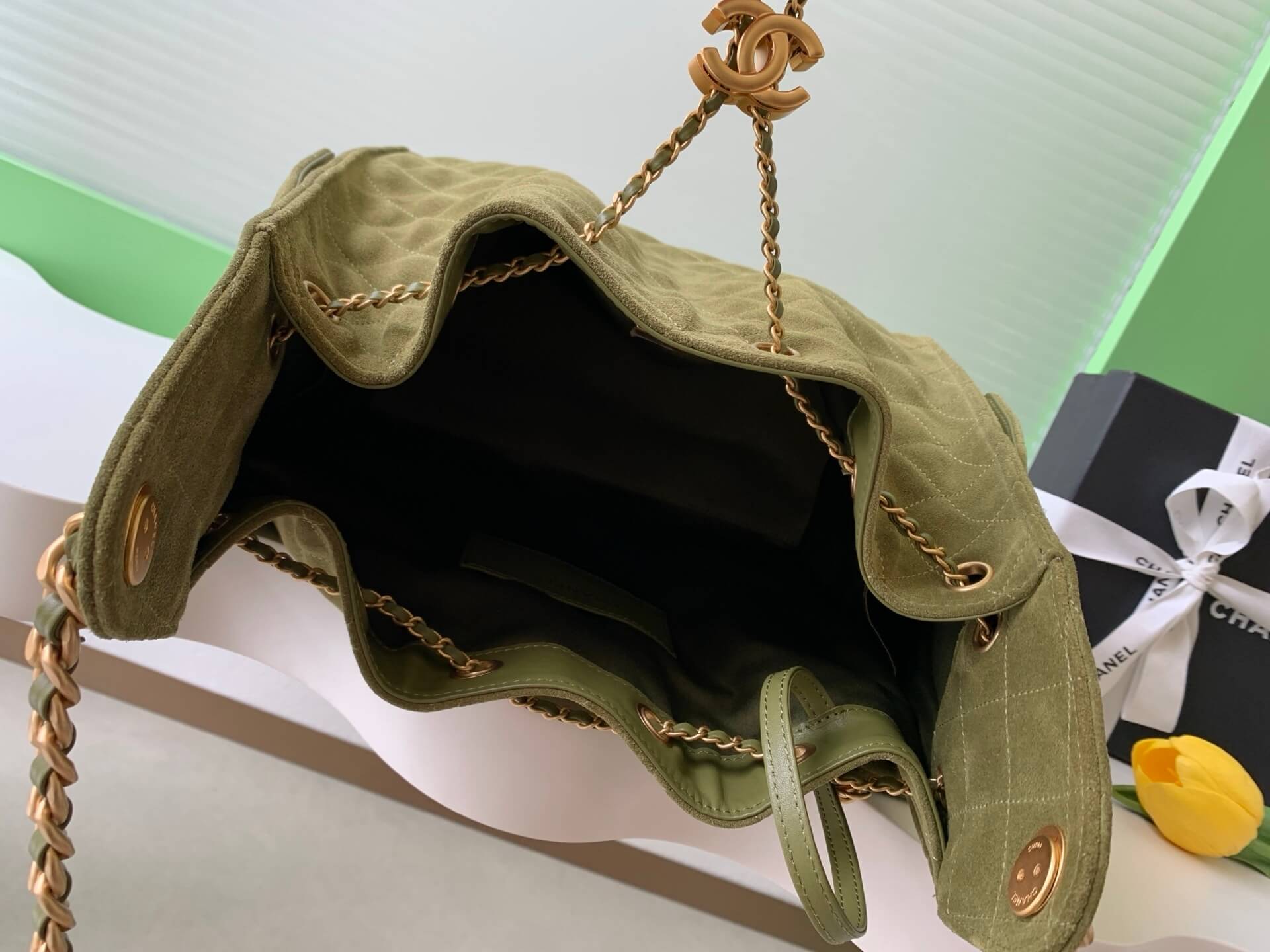 Chanel 25 Small - Medium Shoulder Handbag Suede Calfskin & Gold Metal - Image 155