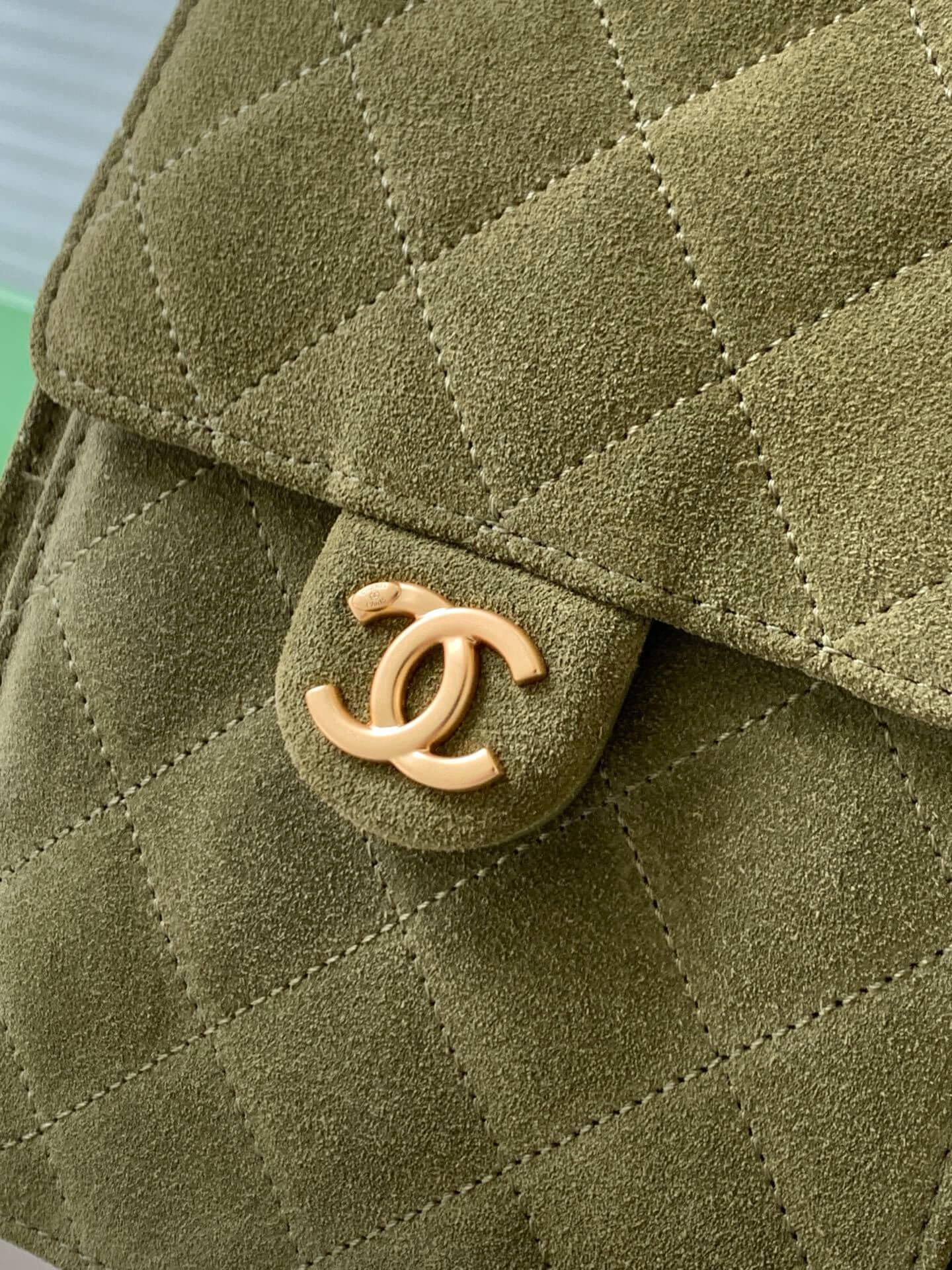 Chanel 25 Small - Medium Shoulder Handbag Suede Calfskin & Gold Metal - Image 158