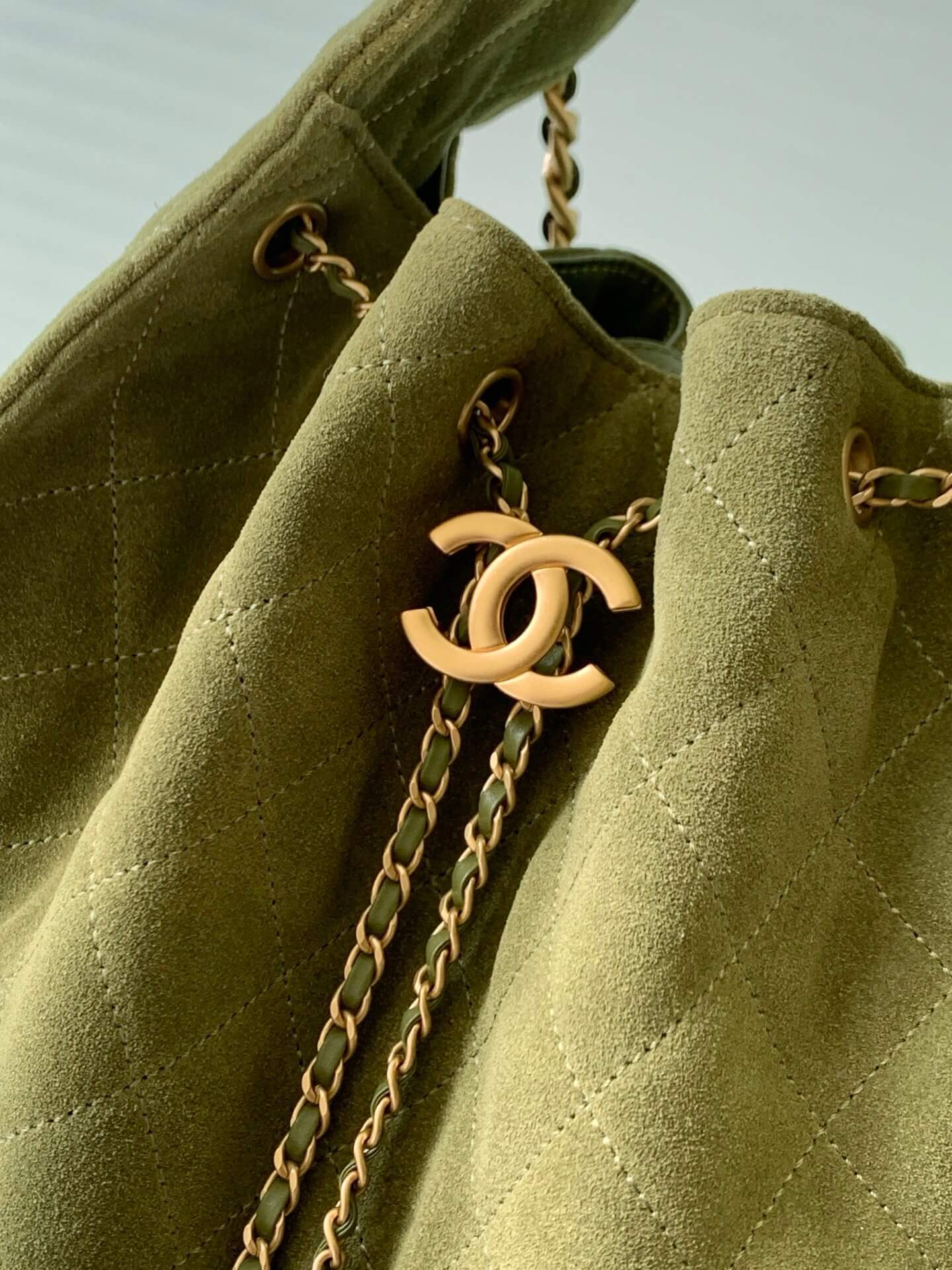 Chanel 25 Small - Medium Shoulder Handbag Suede Calfskin & Gold Metal - Image 157