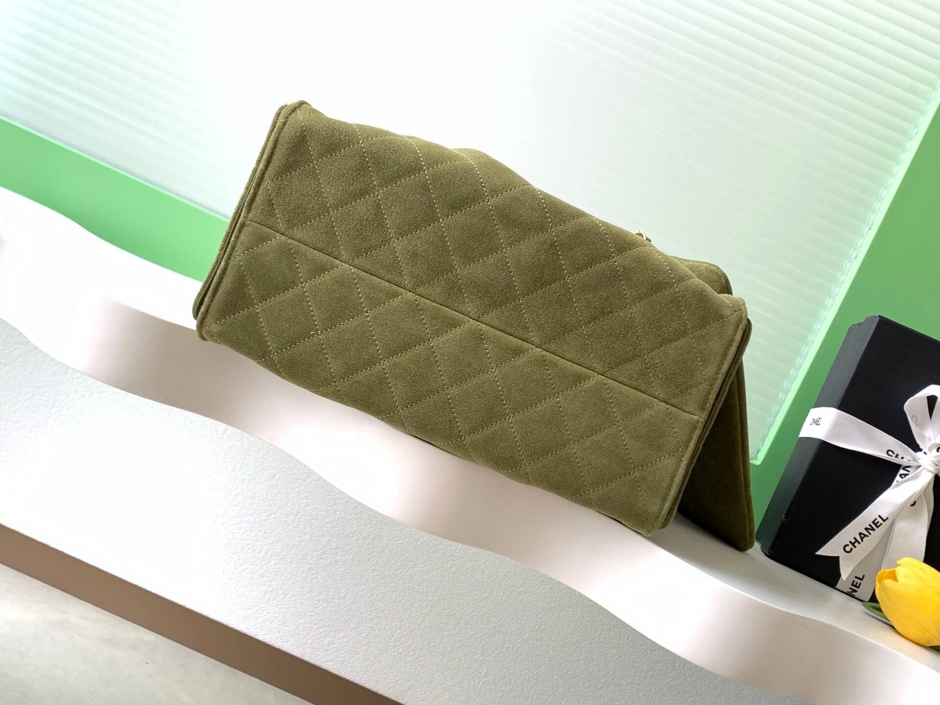 Chanel 25 Small - Medium Shoulder Handbag Suede Calfskin & Gold Metal - Image 161