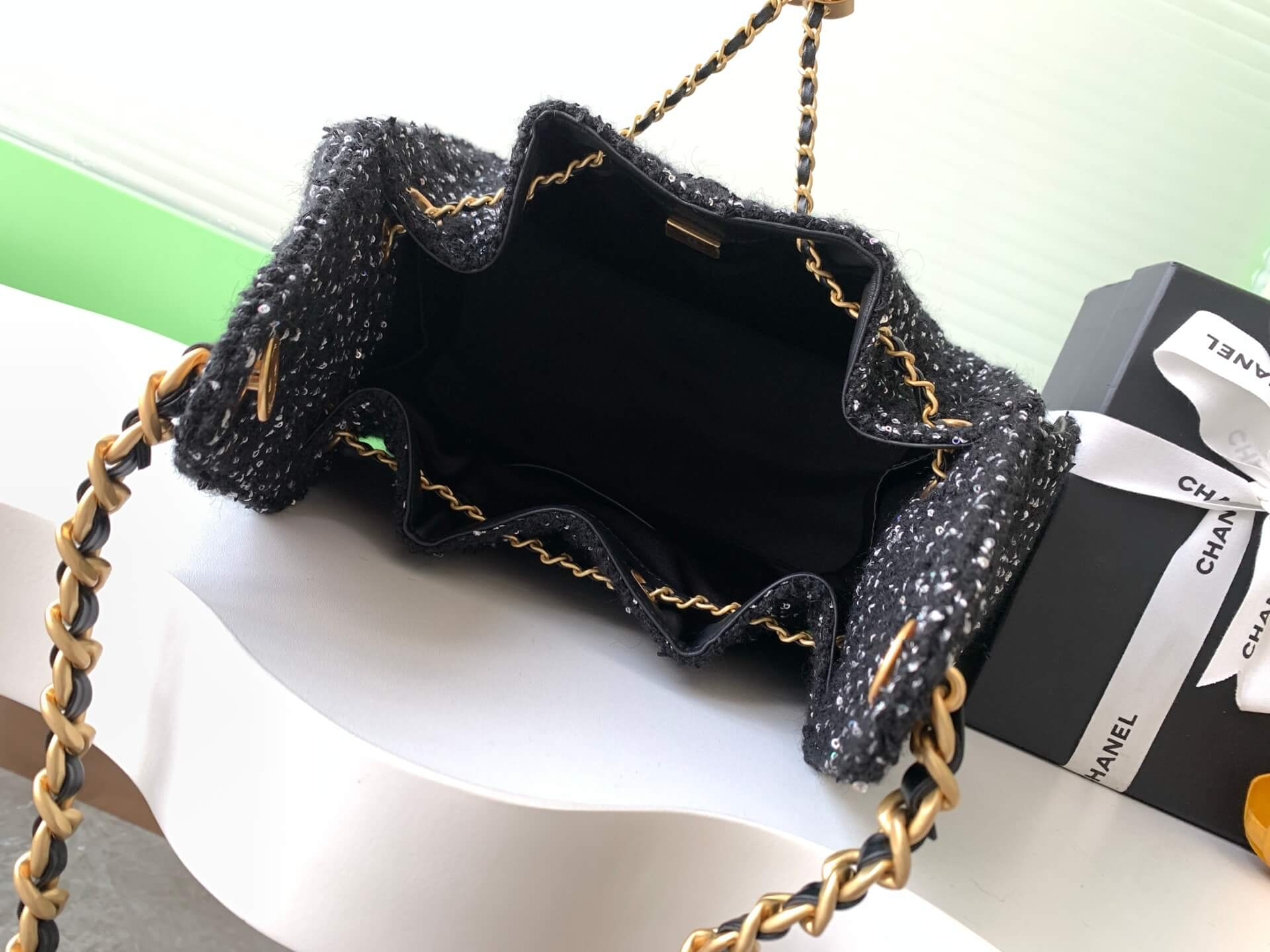 Chanel 25 Hobo Tweed Sequined Aged Gold-tone Metal Hardware Shoulder Bag - Image 3