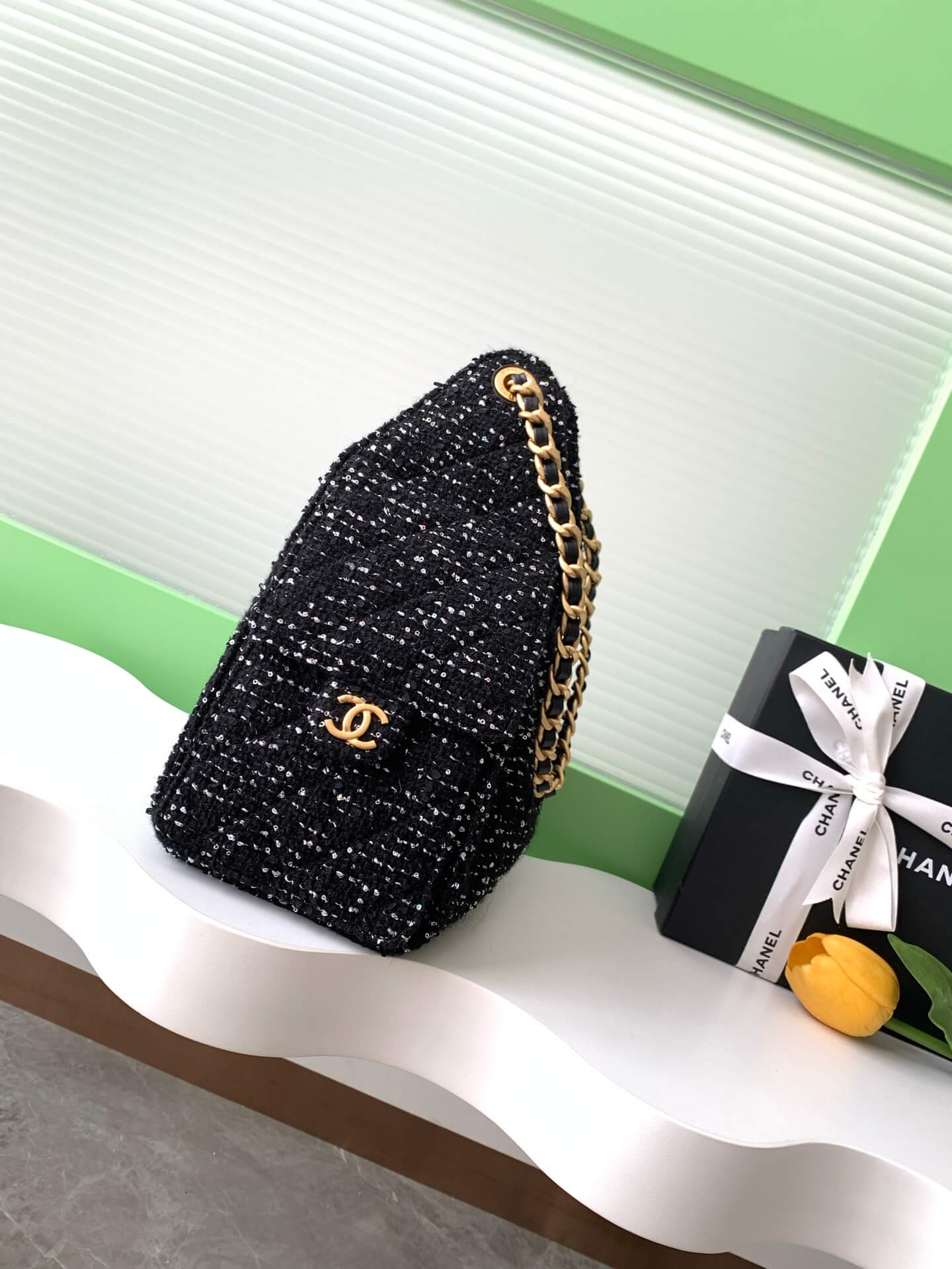 Chanel 25 Hobo Tweed Sequined Aged Gold-tone Metal Hardware Shoulder Bag - Image 8