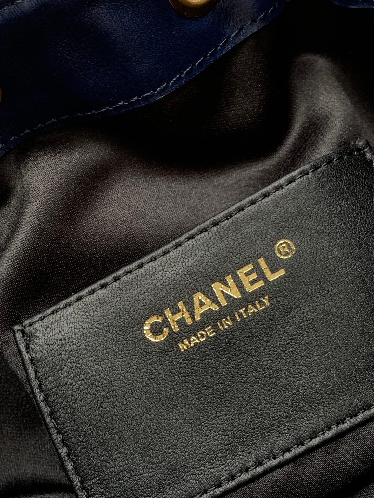 Chanel 25 Hobo Tweed Sequined Aged Gold-tone Metal Hardware Shoulder Bag - Image 40