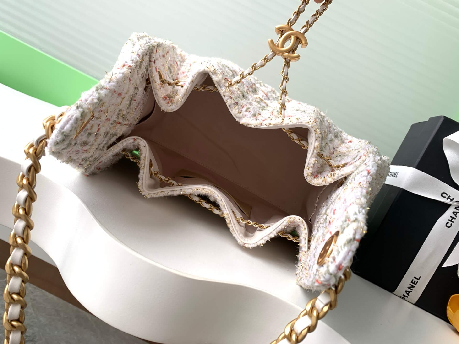 Chanel 25 Hobo Tweed Sequined Aged Gold-tone Metal Hardware Shoulder Bag - Image 21