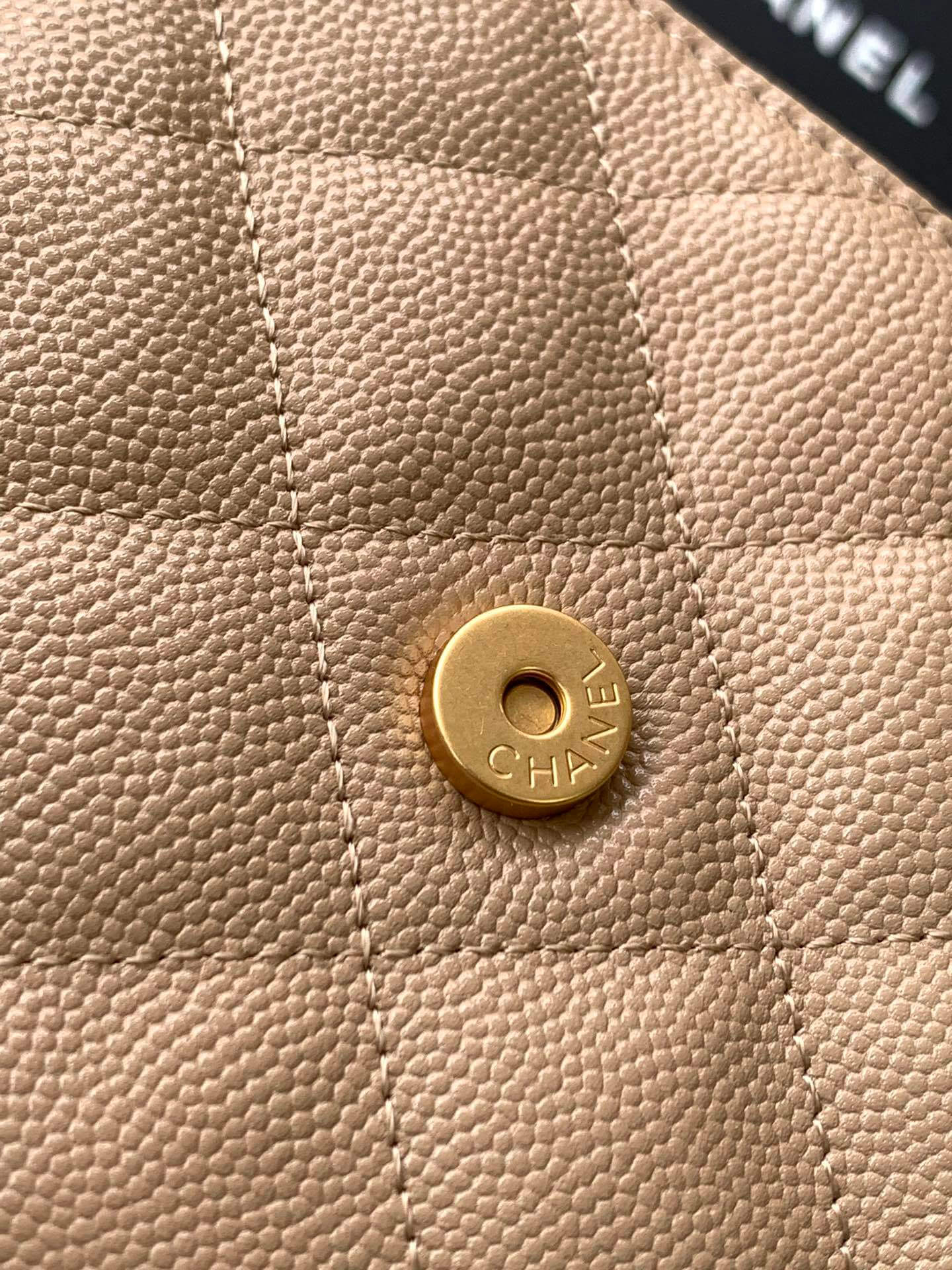 Chanel 25 Small - Medium Shoulder Handbag Grained Calfskin & Gold-Tone Metal - Image 113