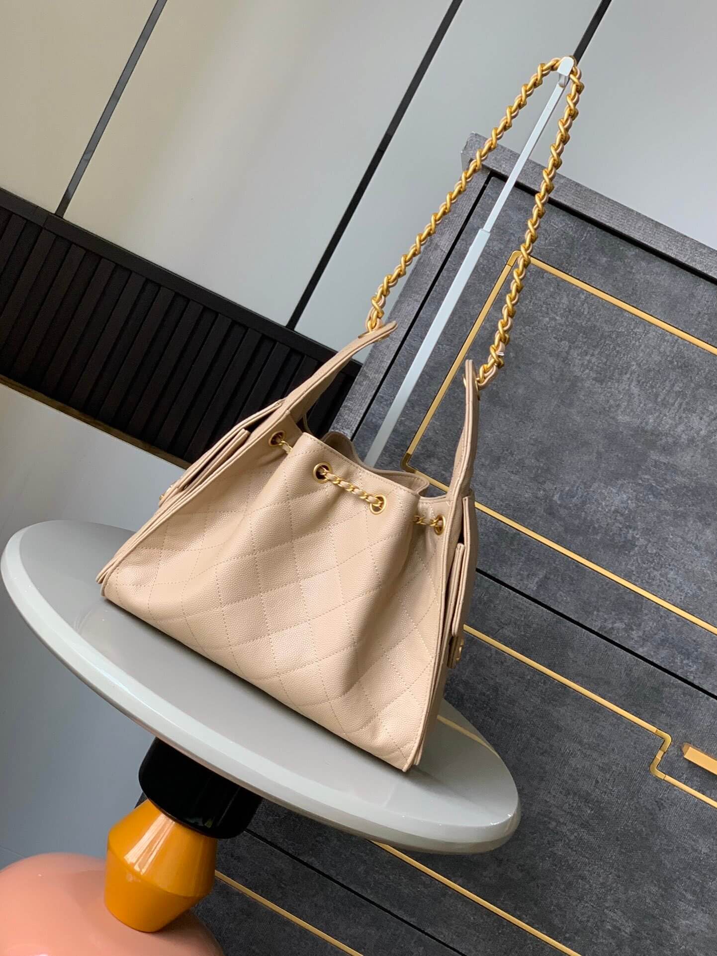 Chanel 25 Small - Medium Shoulder Handbag Grained Calfskin & Gold-Tone Metal - Image 108