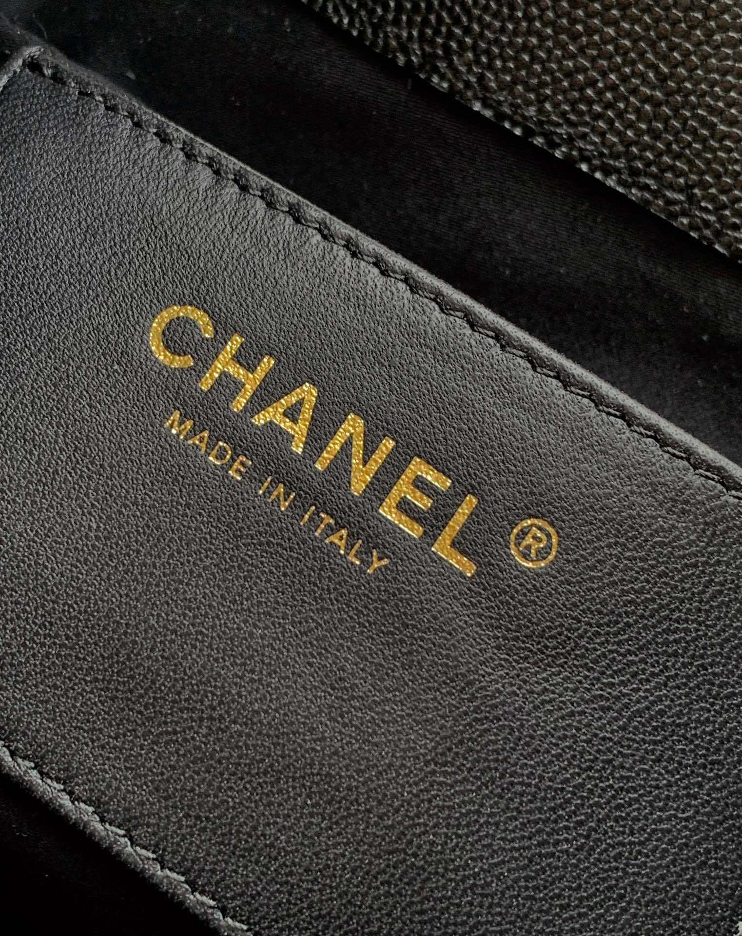 Chanel 25 Small - Medium Shoulder Handbag Grained Calfskin & Gold-Tone Metal - Image 6