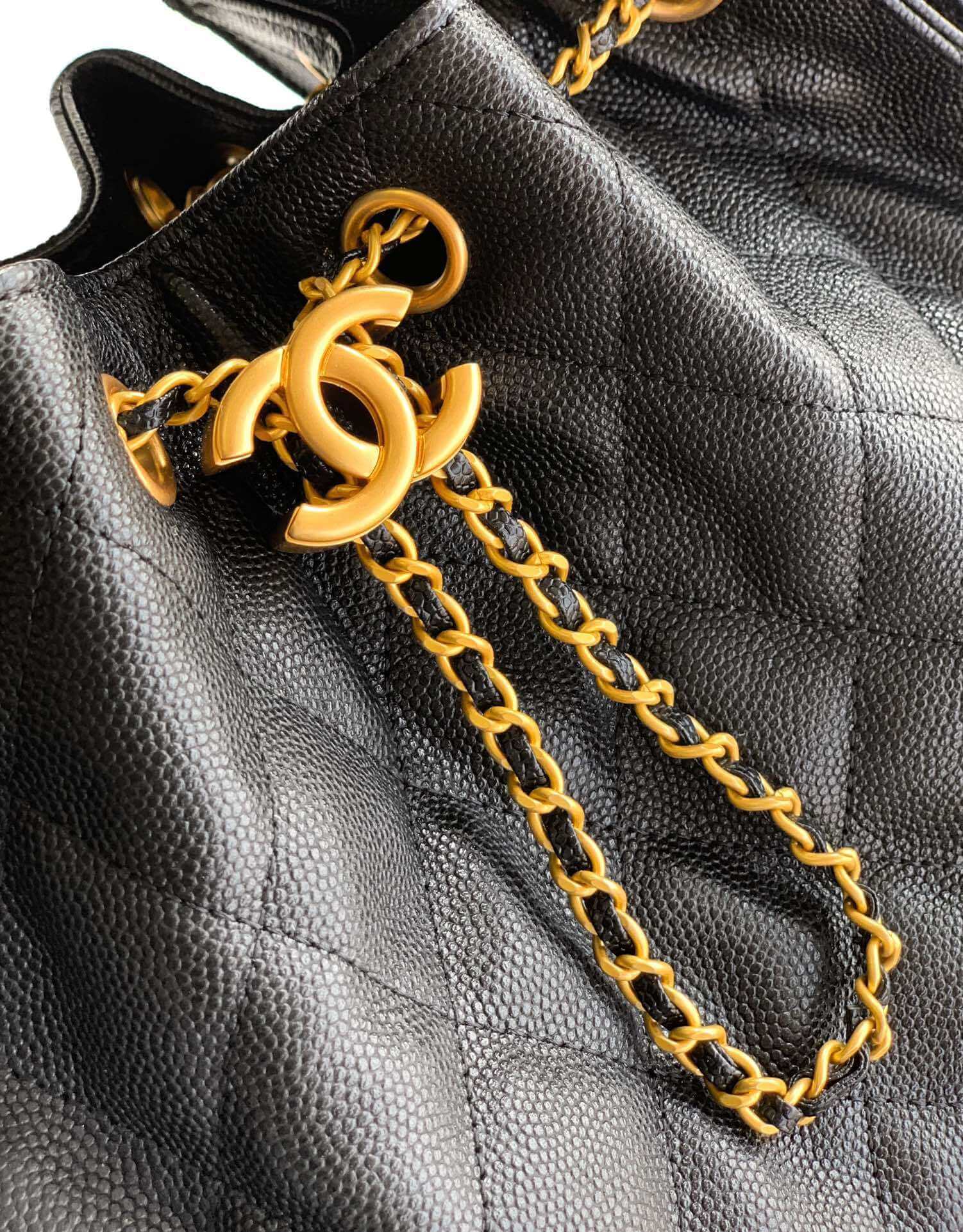 Chanel 25 Small - Medium Shoulder Handbag Grained Calfskin & Gold-Tone Metal - Image 4