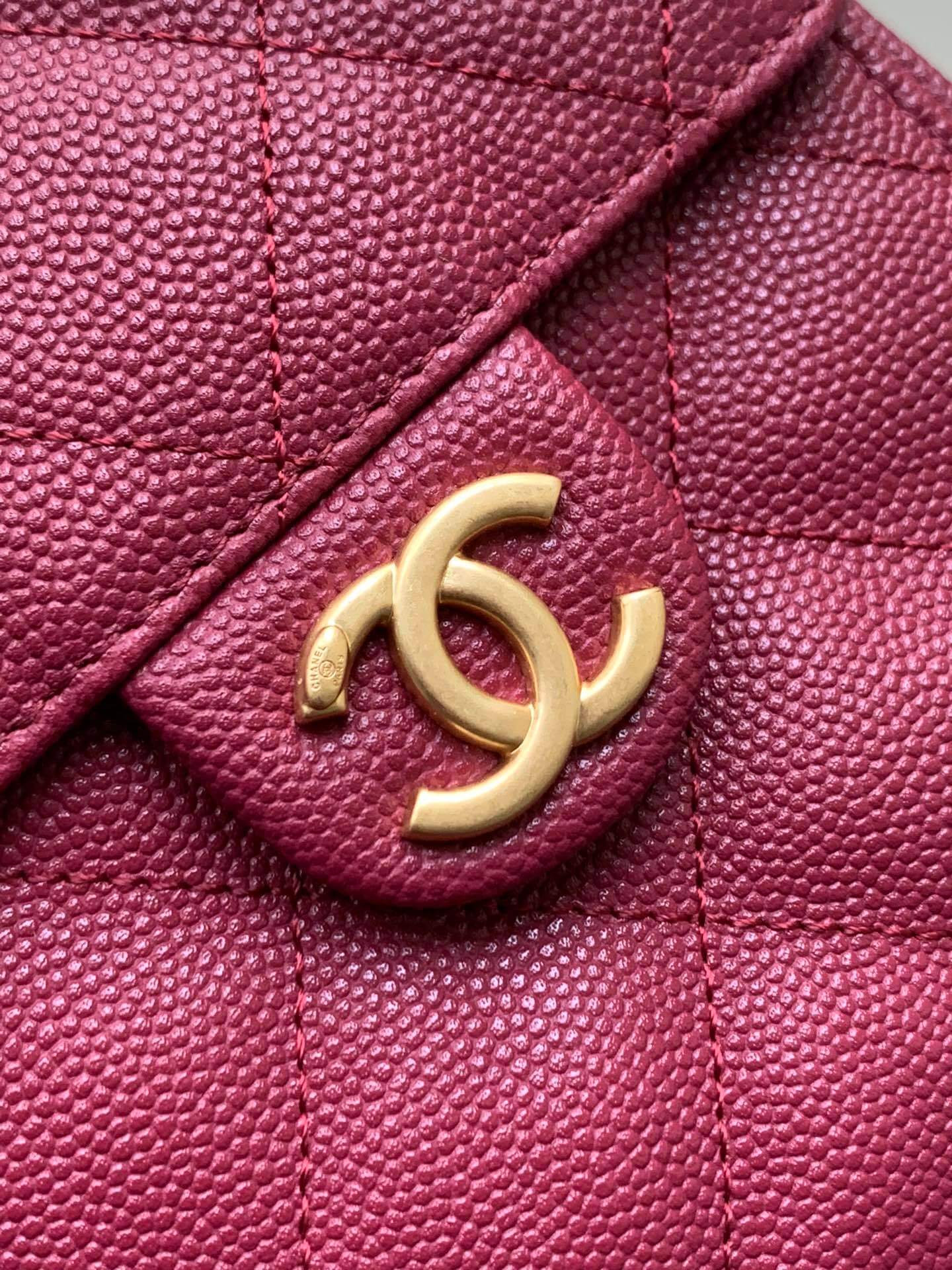 Chanel 25 Small - Medium Shoulder Handbag Grained Calfskin & Gold-Tone Metal - Image 32