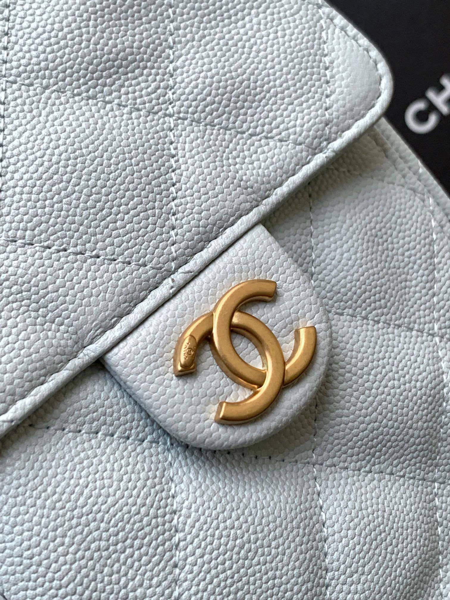 Chanel 25 Small - Medium Shoulder Handbag Grained Calfskin & Gold-Tone Metal - Image 76