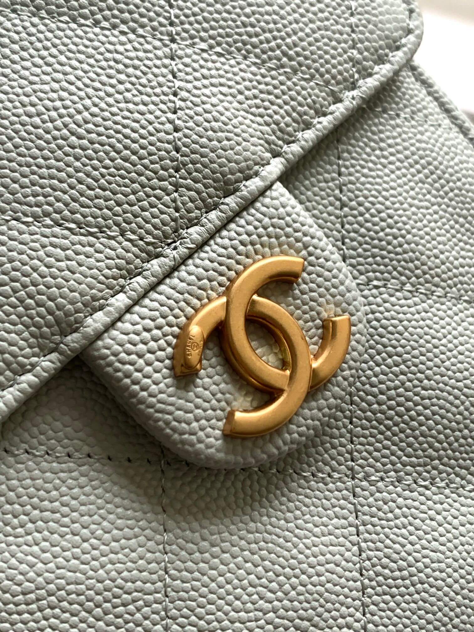 Chanel 25 Small - Medium Shoulder Handbag Grained Calfskin & Gold-Tone Metal - Image 130