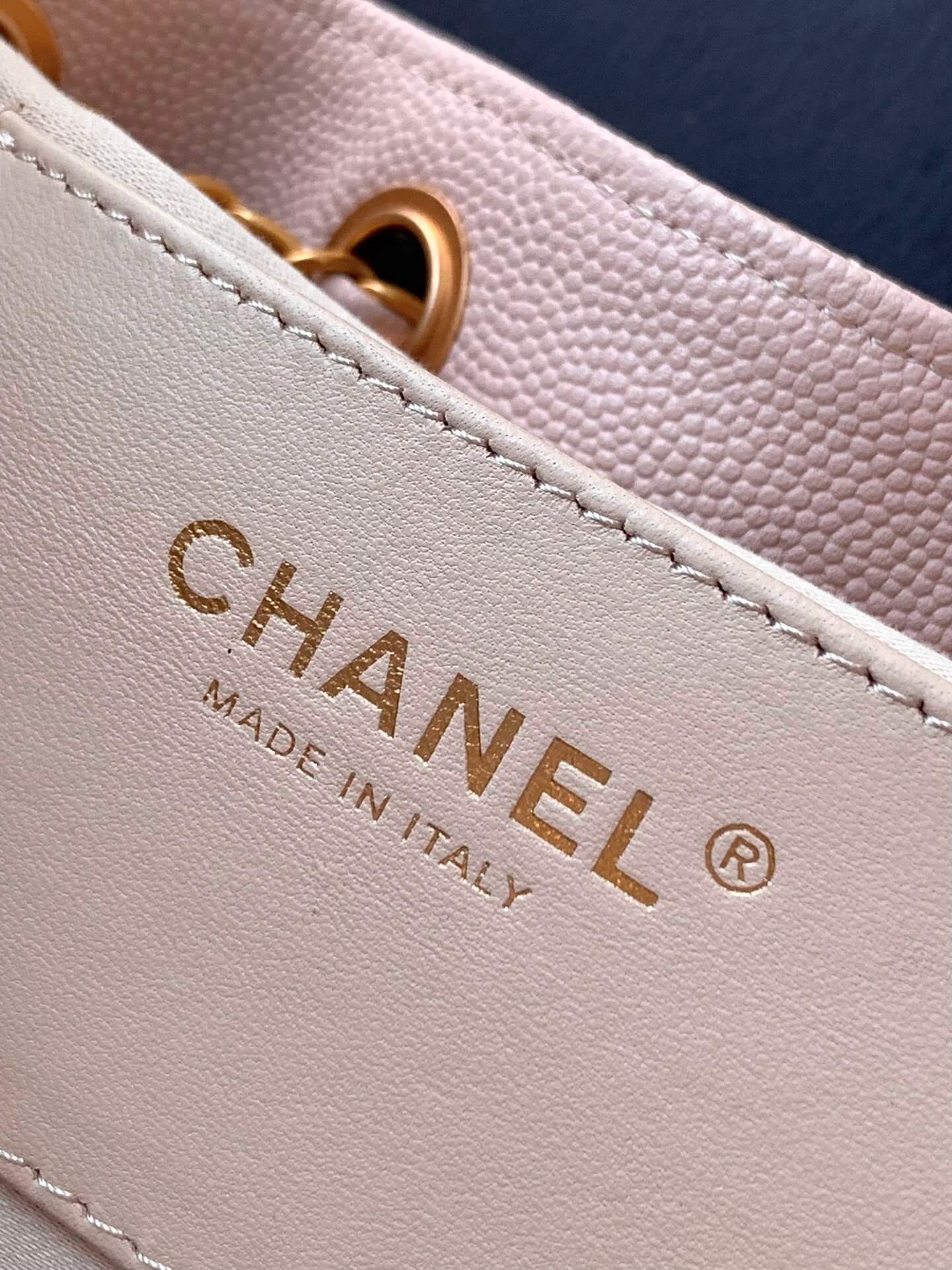 Chanel 25 Small - Medium Shoulder Handbag Grained Calfskin & Gold-Tone Metal - Image 92