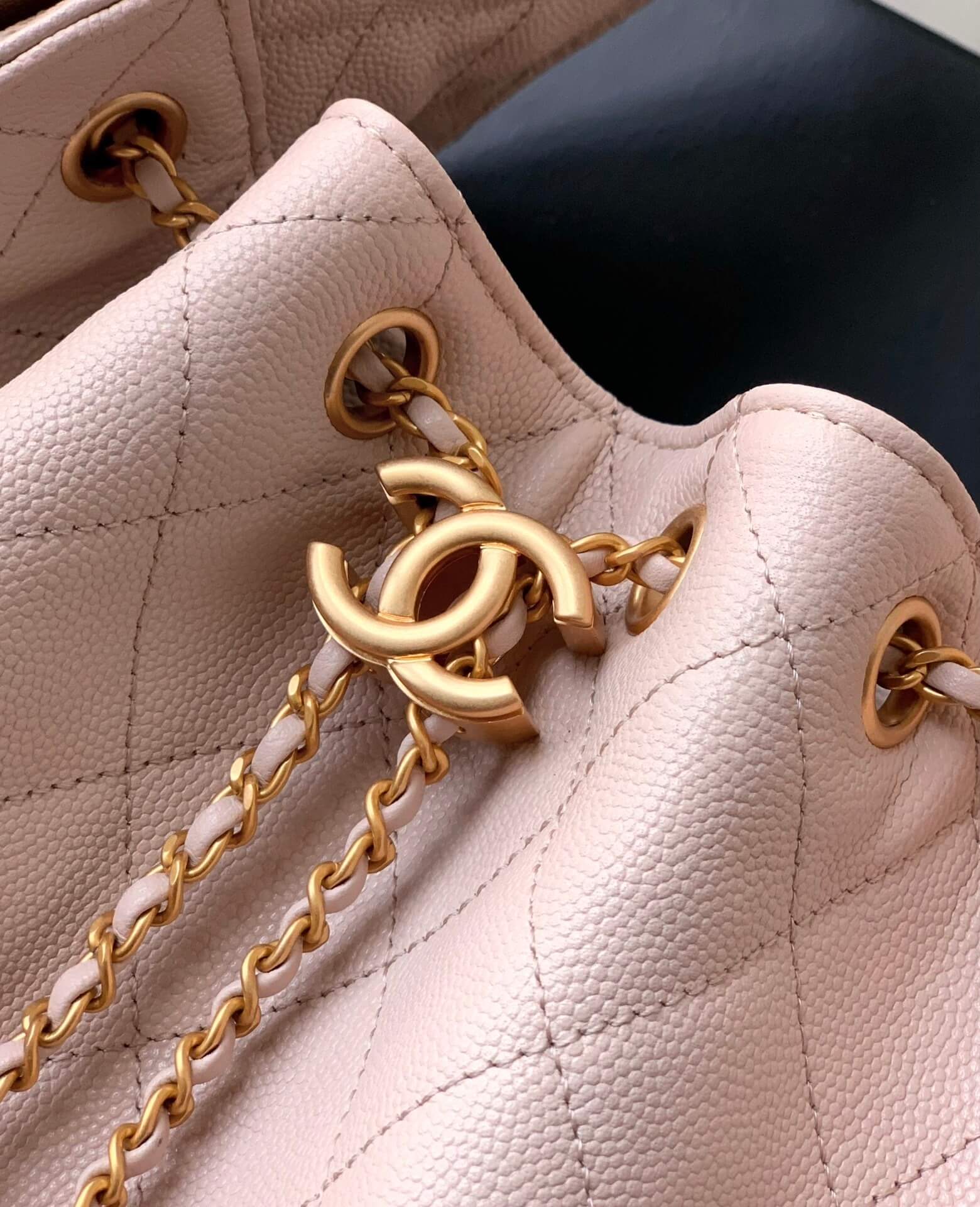 Chanel 25 Small - Medium Shoulder Handbag Grained Calfskin & Gold-Tone Metal - Image 93