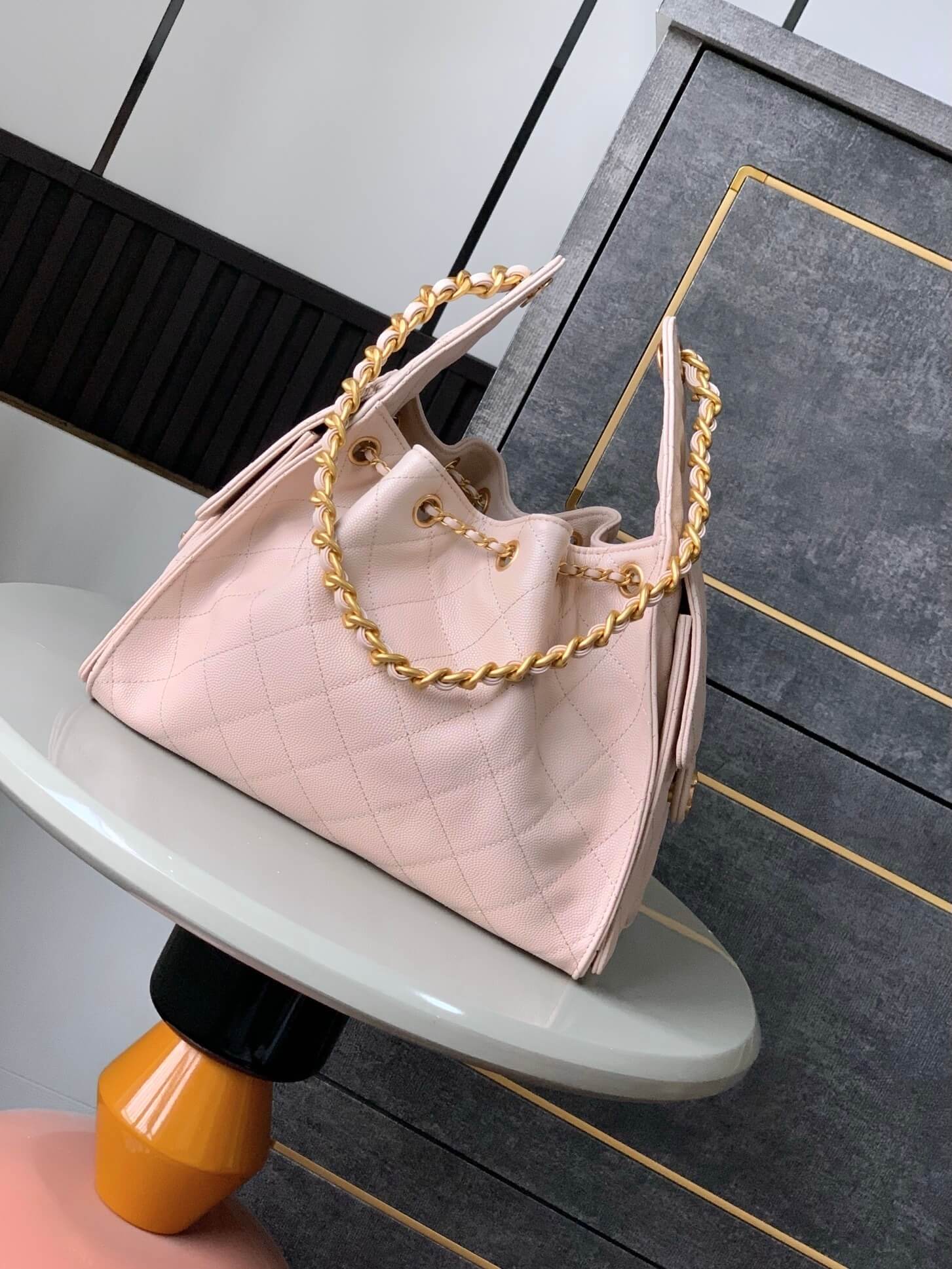 Chanel 25 Small - Medium Shoulder Handbag Grained Calfskin & Gold-Tone Metal - Image 90