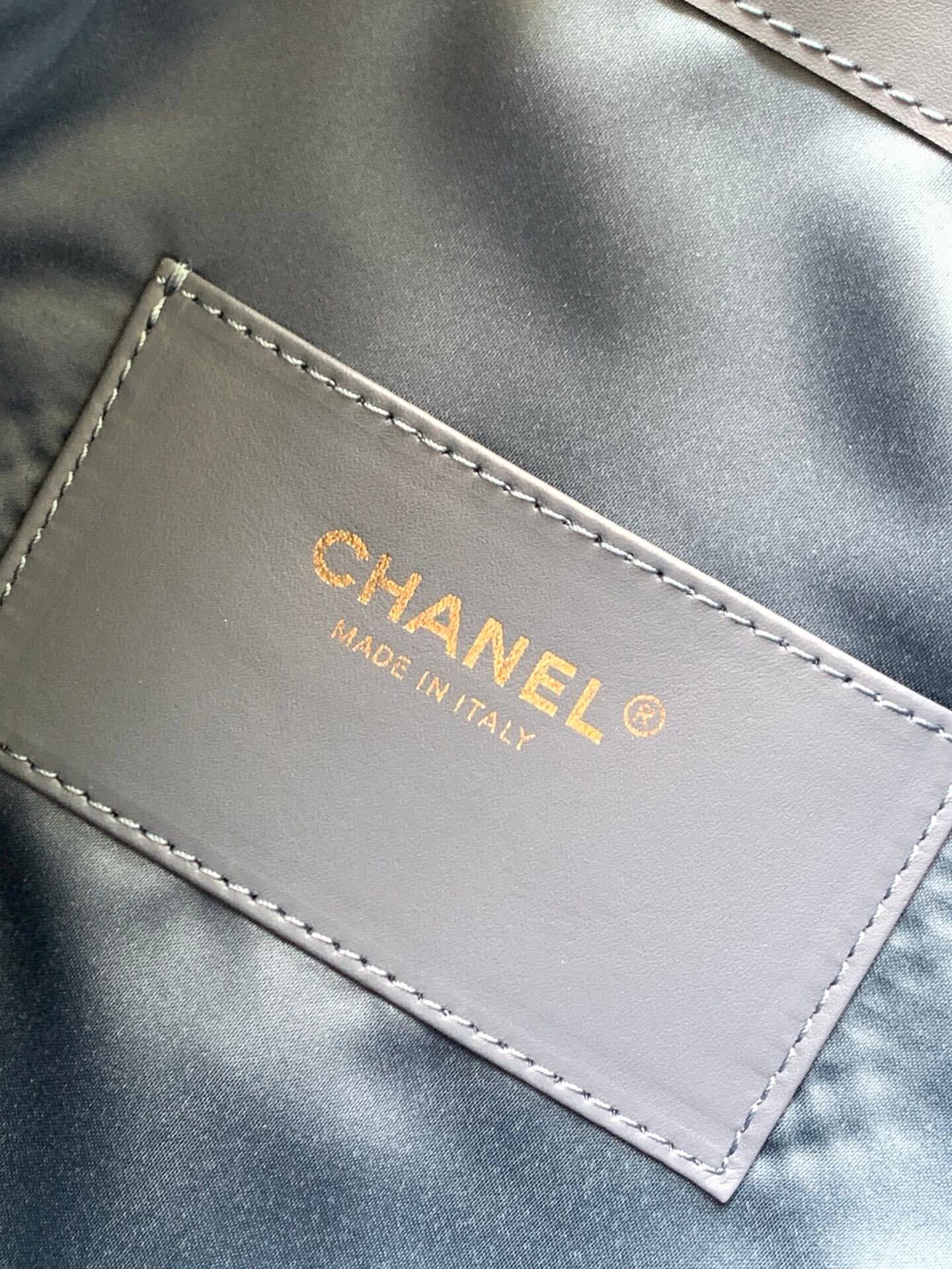 Chanel 25 Small - Medium Shoulder Handbag Suede Calfskin & Gold Metal - Image 93