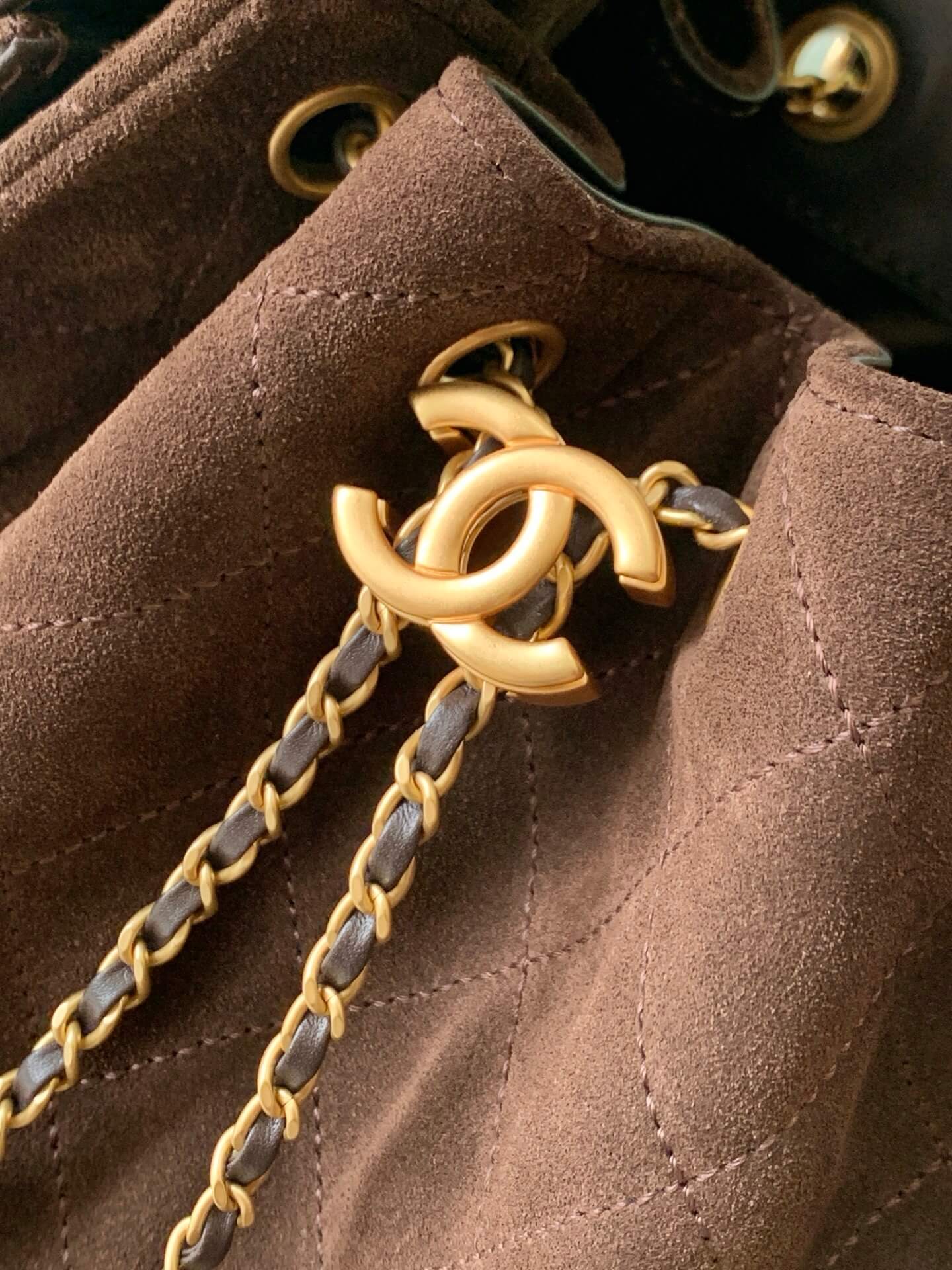 Chanel 25 Small - Medium Shoulder Handbag Suede Calfskin & Gold Metal - Image 183