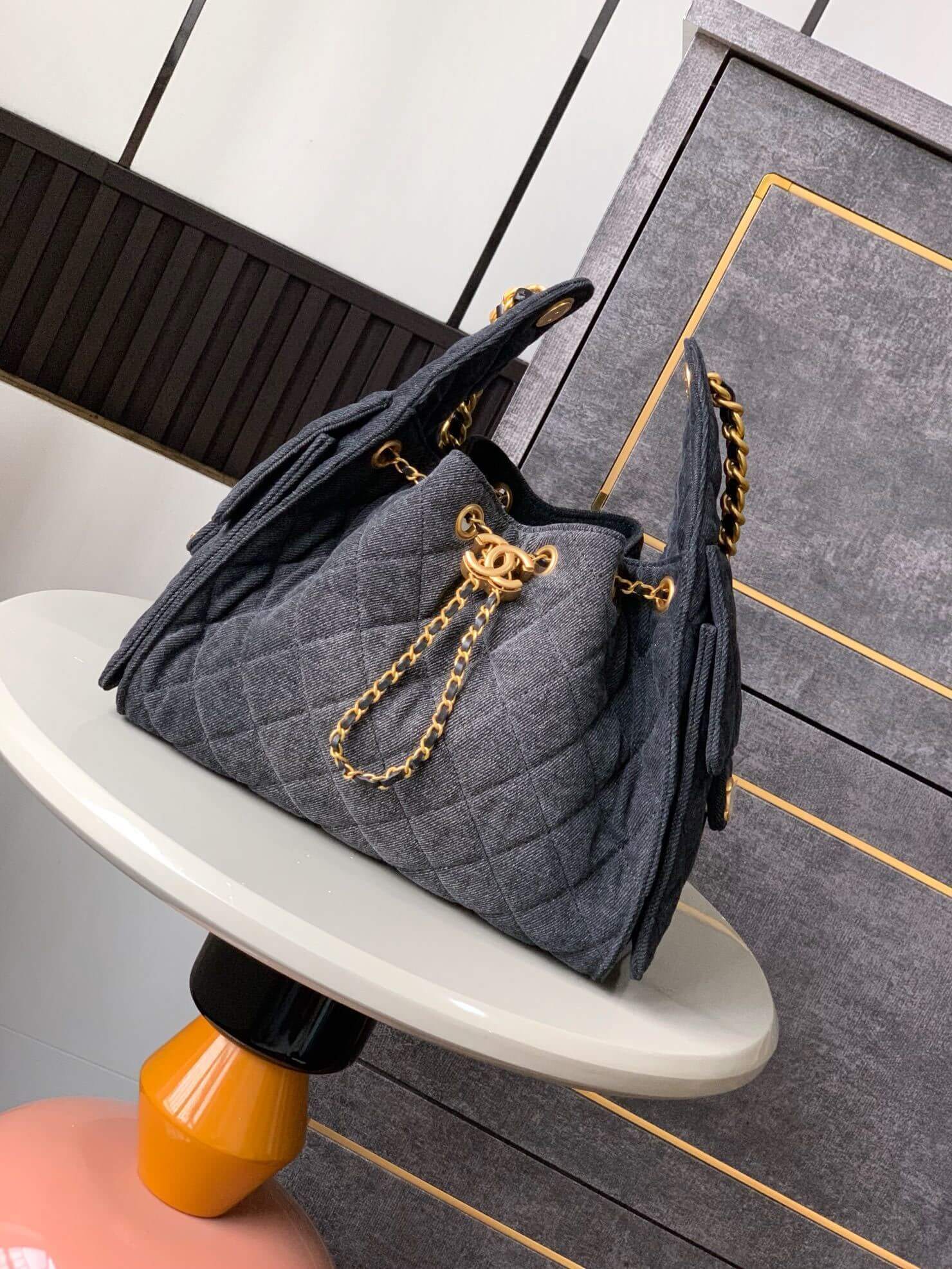 Chanel 25 Small - Medium Shoulder Handbag Suede Calfskin & Gold Metal - Image 126