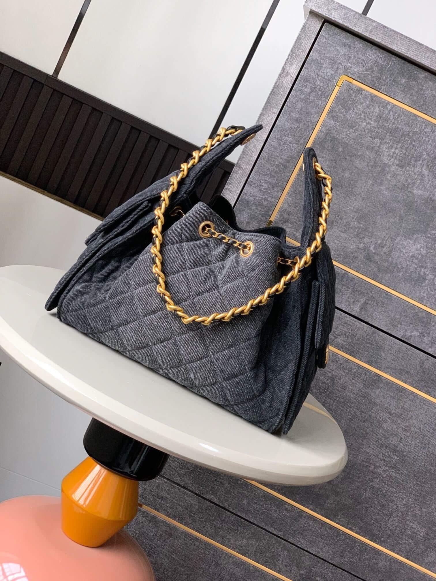 Chanel 25 Small - Medium Shoulder Handbag Suede Calfskin & Gold Metal - Image 127