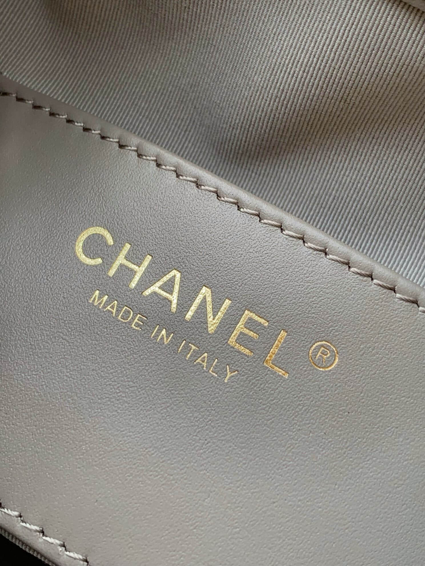 Chanel 25 Small - Medium Shoulder Handbag Suede Calfskin & Gold Metal - Image 111