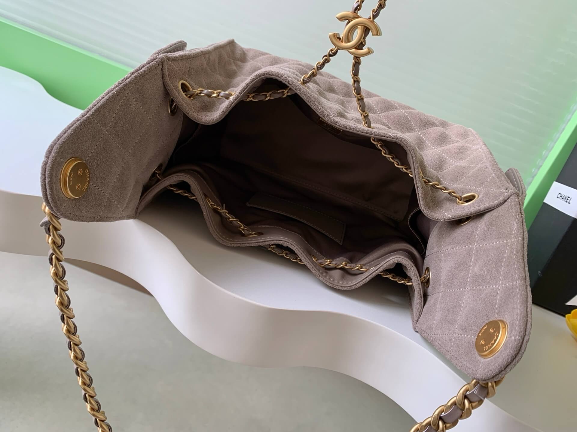 Chanel 25 Small - Medium Shoulder Handbag Suede Calfskin & Gold Metal - Image 164