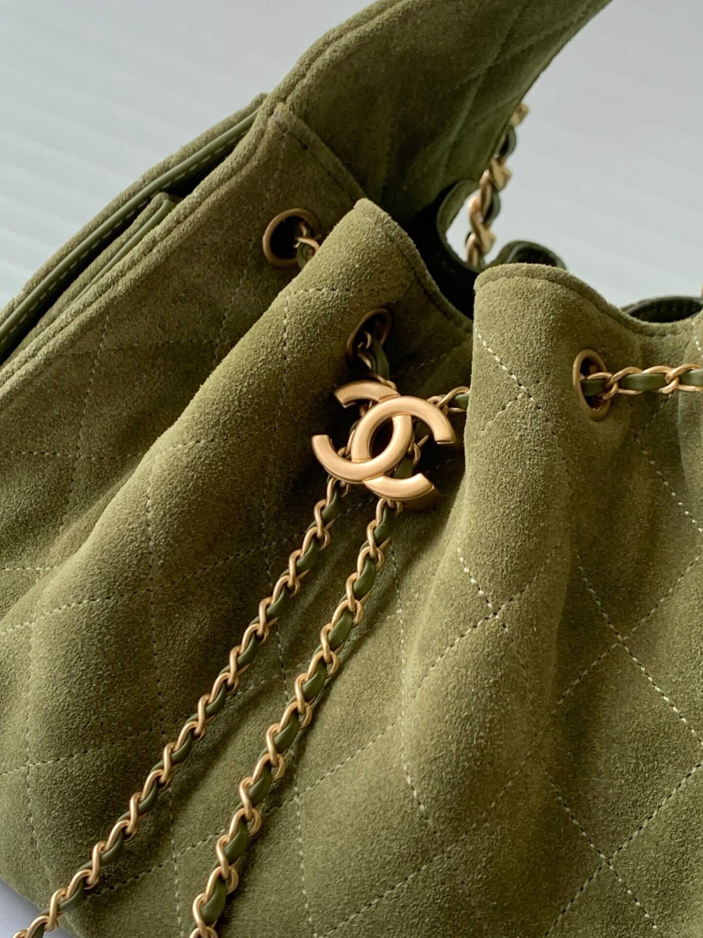 Chanel 25 Small - Medium Shoulder Handbag Suede Calfskin & Gold Metal - Image 148