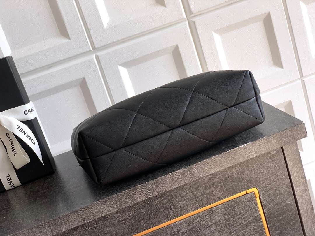 Chanel 25K Hobo Shiny Calfskin & Gold-Tone Metal Shoulder Bag - Image 9