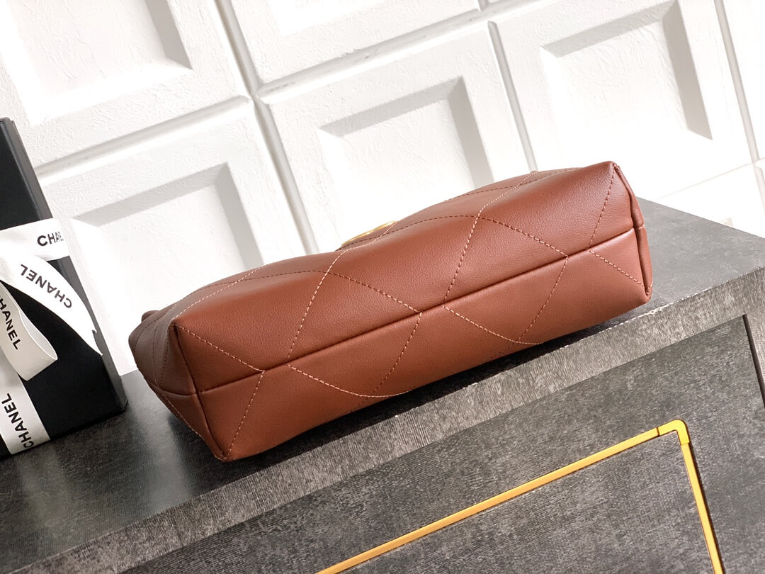 Chanel 25K Hobo Shiny Calfskin & Gold-Tone Metal Shoulder Bag - Image 35