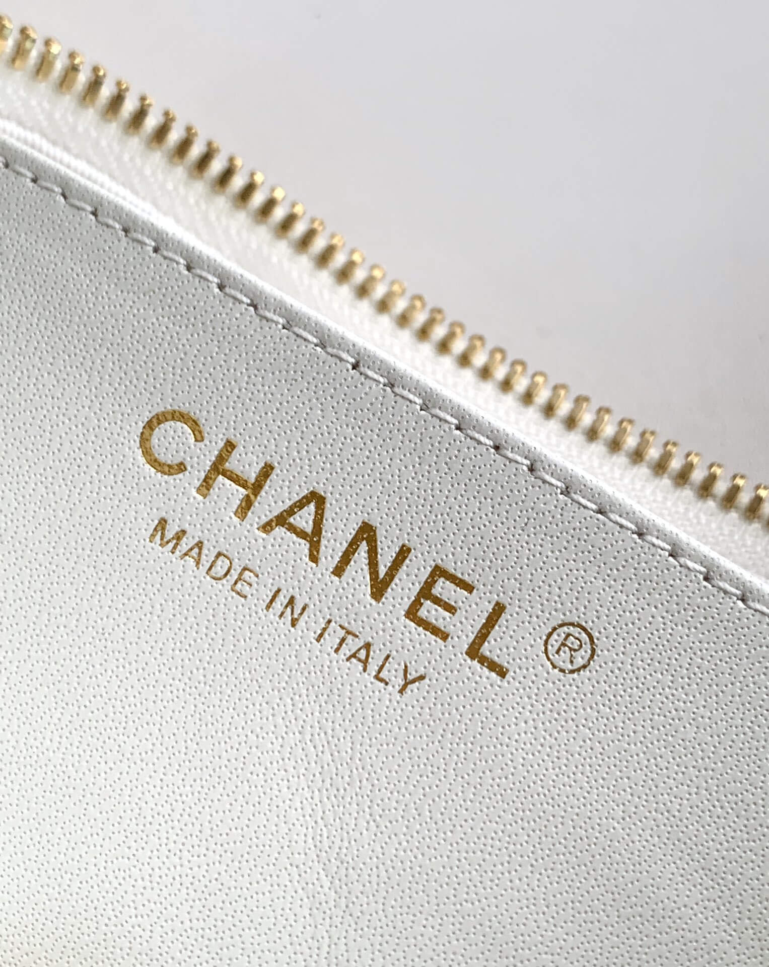 Chanel 25K Hobo Shiny Calfskin & Gold-Tone Metal Shoulder Bag - Image 13