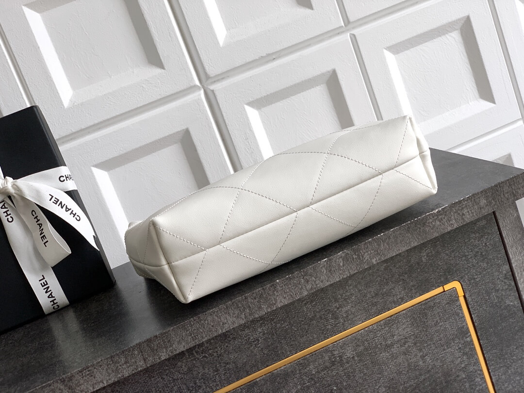 Chanel 25K Hobo Shiny Calfskin & Gold-Tone Metal Shoulder Bag - Image 18