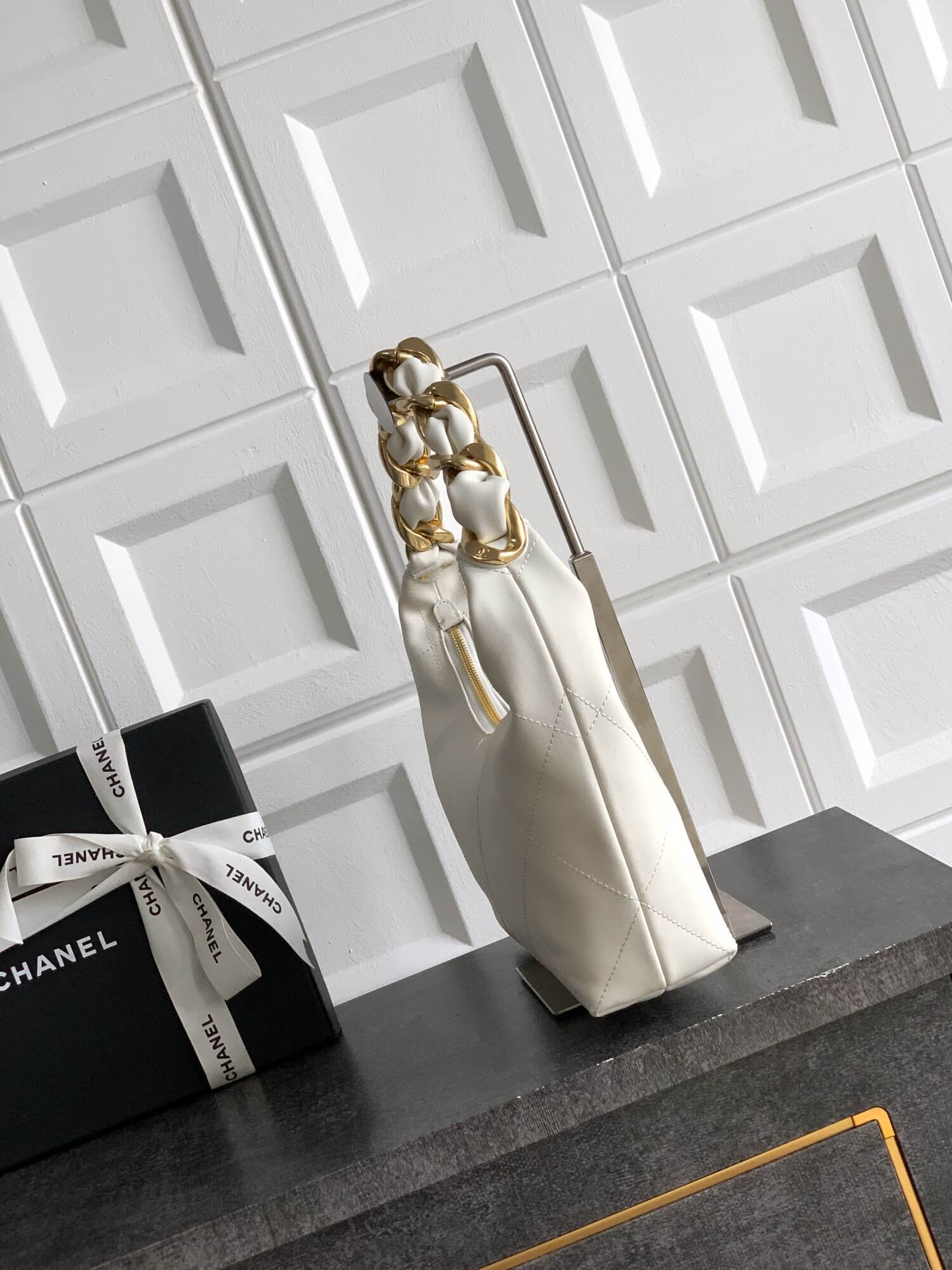 Chanel 25K Hobo Shiny Calfskin & Gold-Tone Metal Shoulder Bag - Image 17