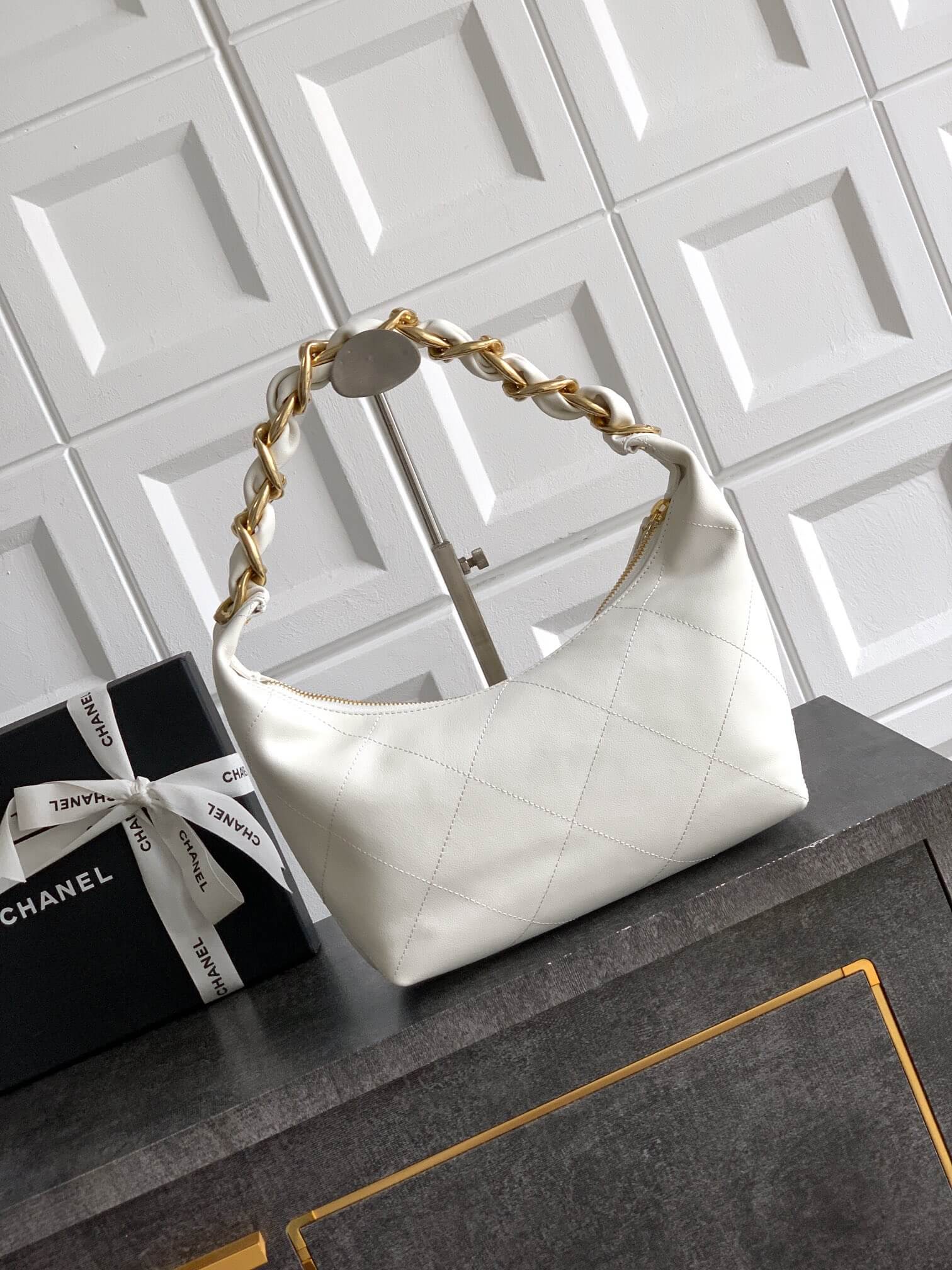 Chanel 25K Hobo Shiny Calfskin & Gold-Tone Metal Shoulder Bag - Image 11